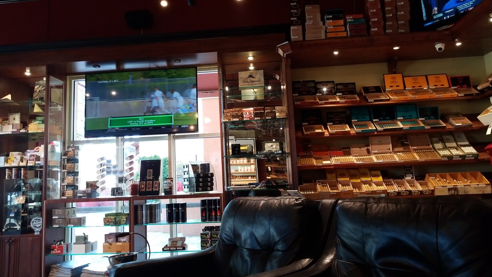 E & E Cigars photo 6
