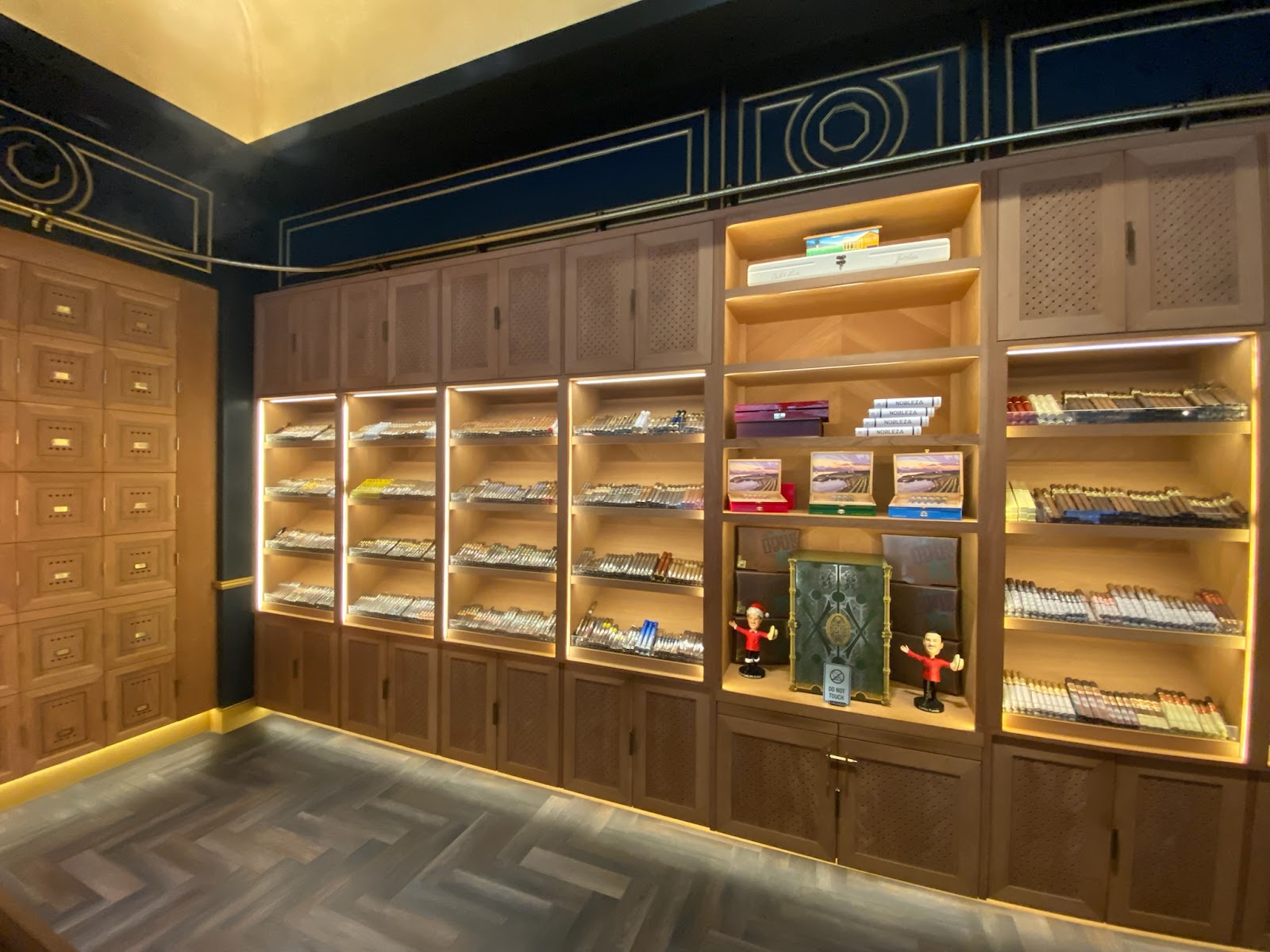 Eight Cigar Lounge photo 5