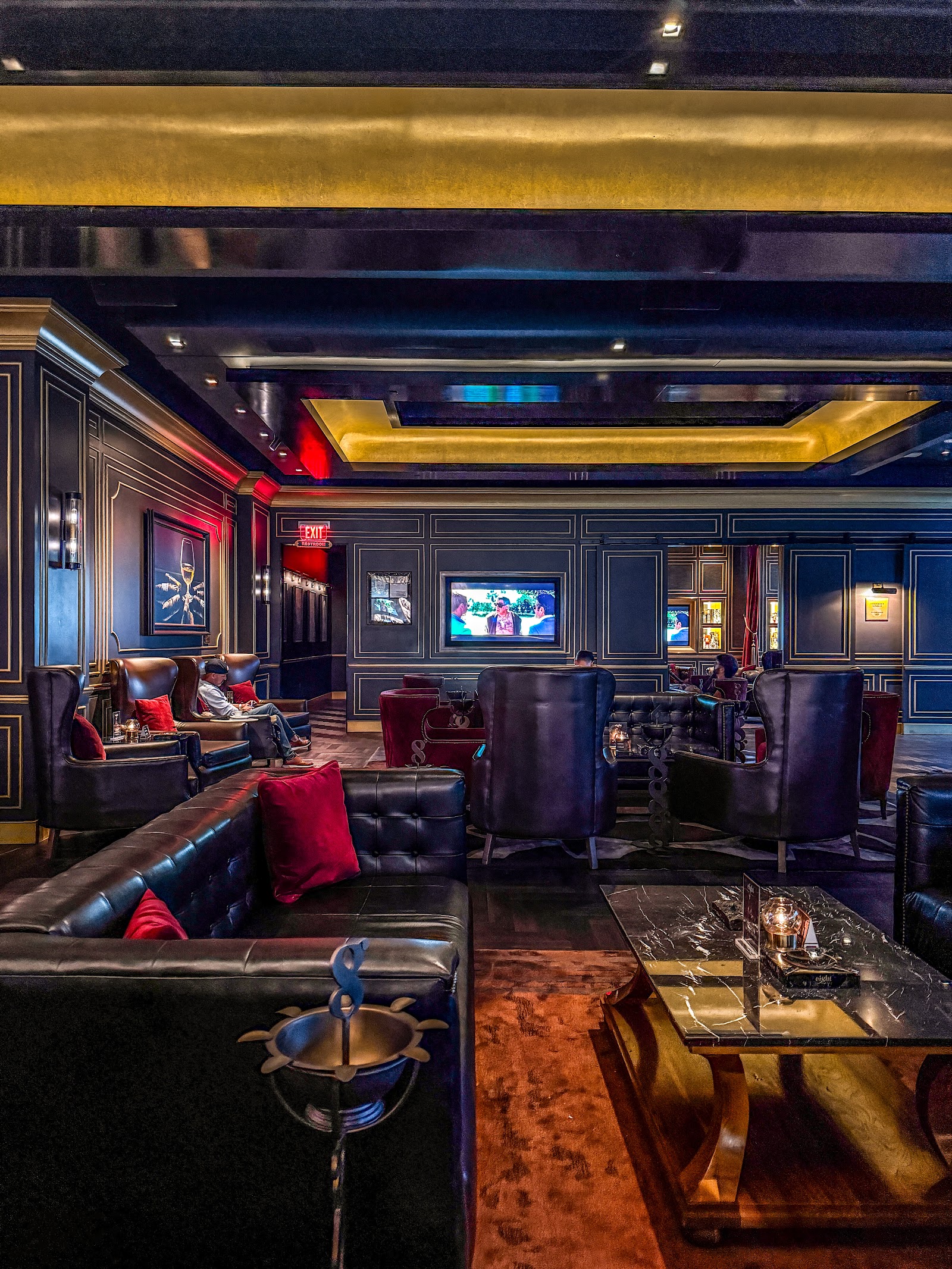 Eight Cigar Lounge photo 6