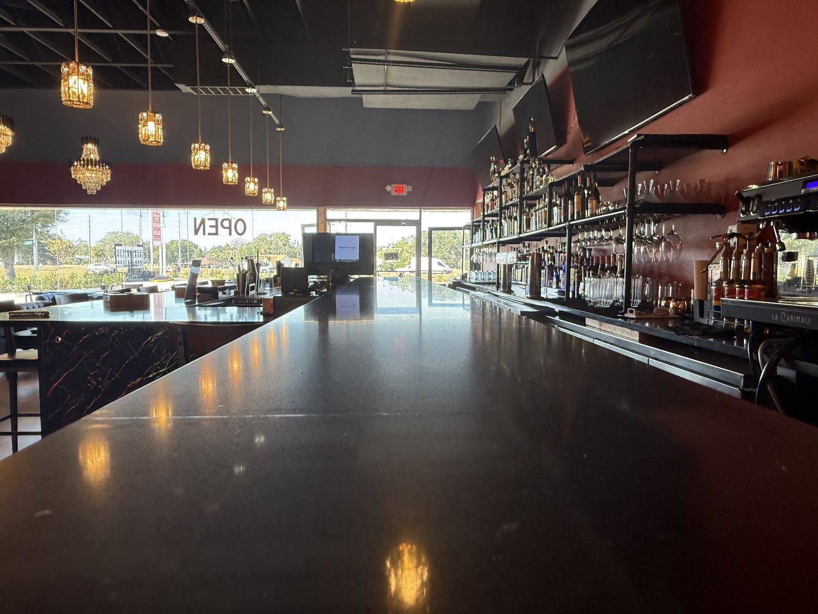 Eiland Cigar Lounge & Liquor Store photo 3