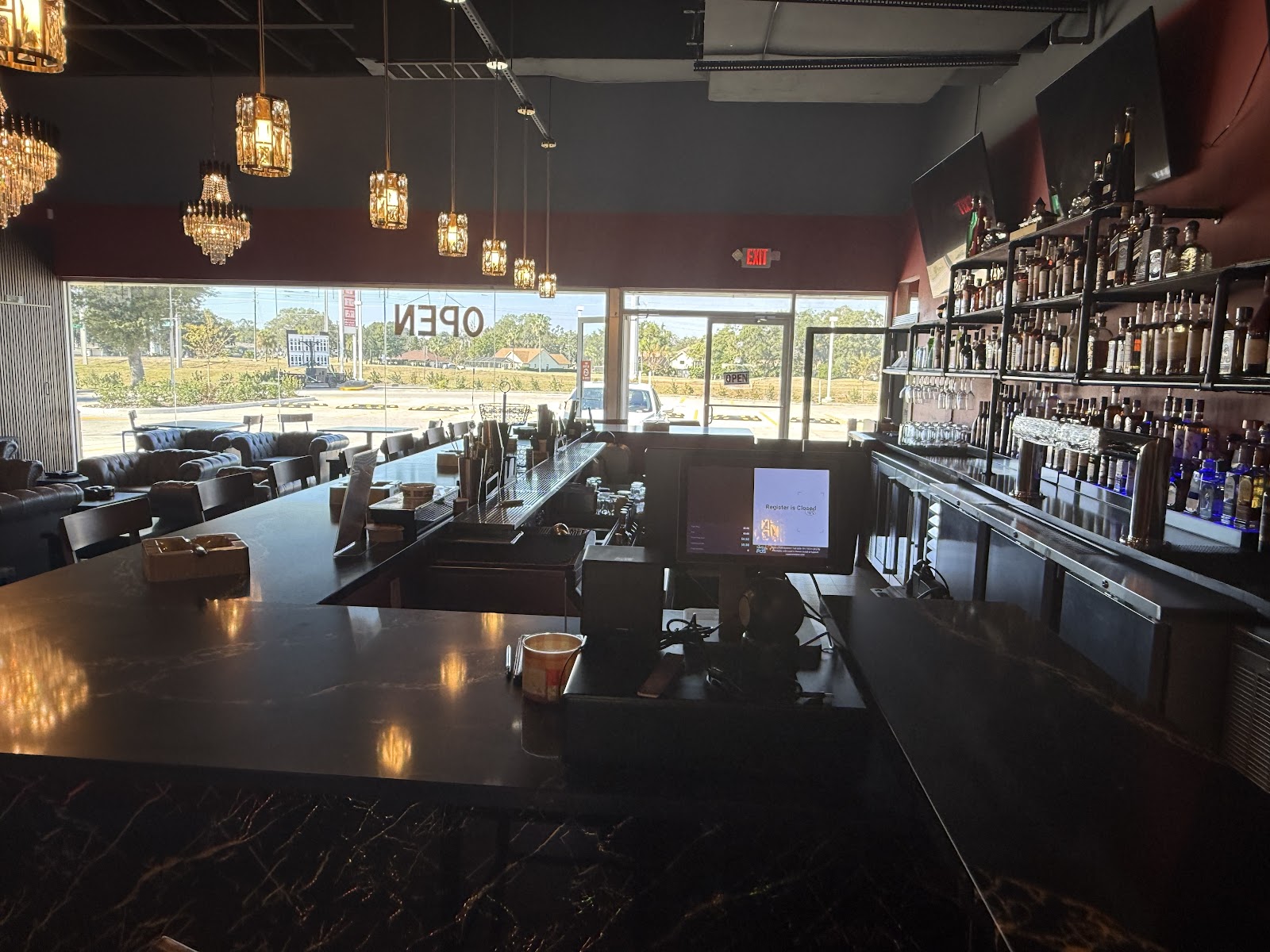 Eiland Cigar Lounge & Liquor Store photo 9
