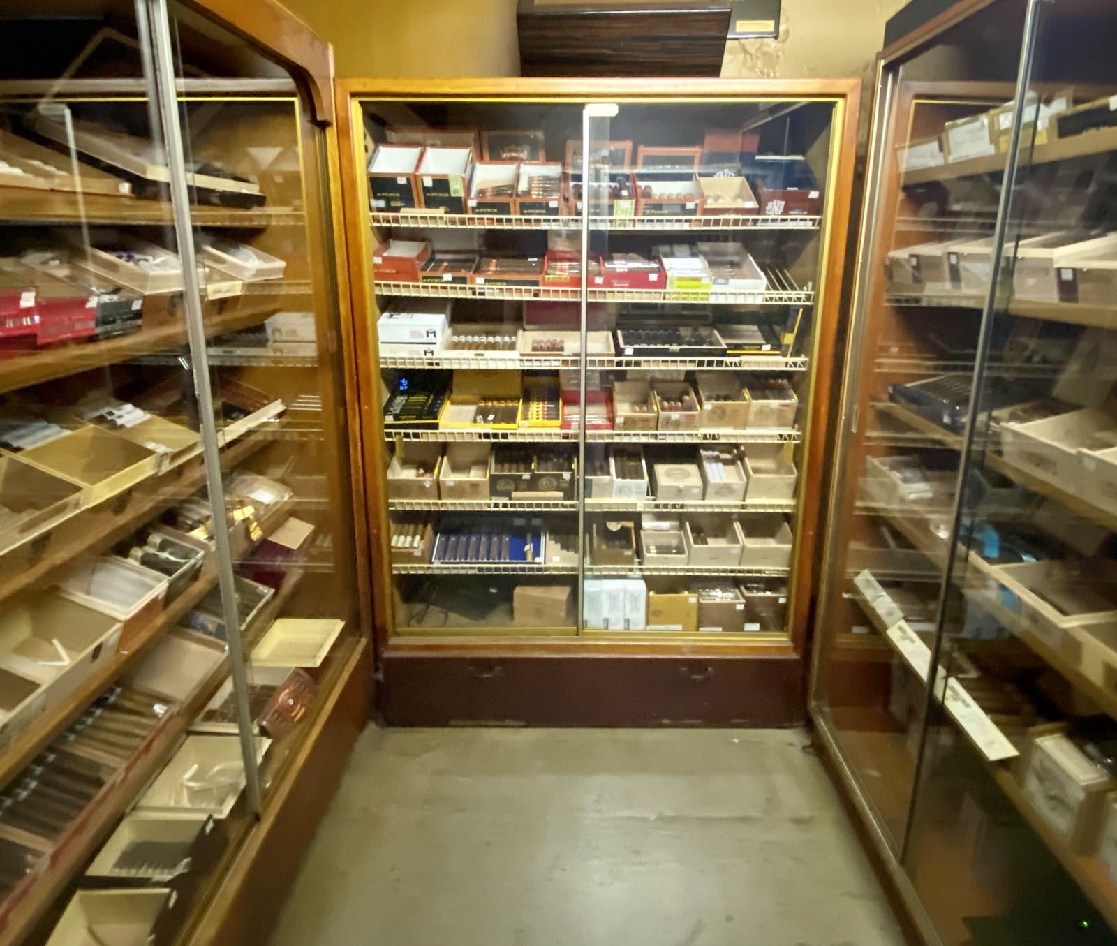 Elite Tobacco Products dba Olde Towne Tobacconist photo 6