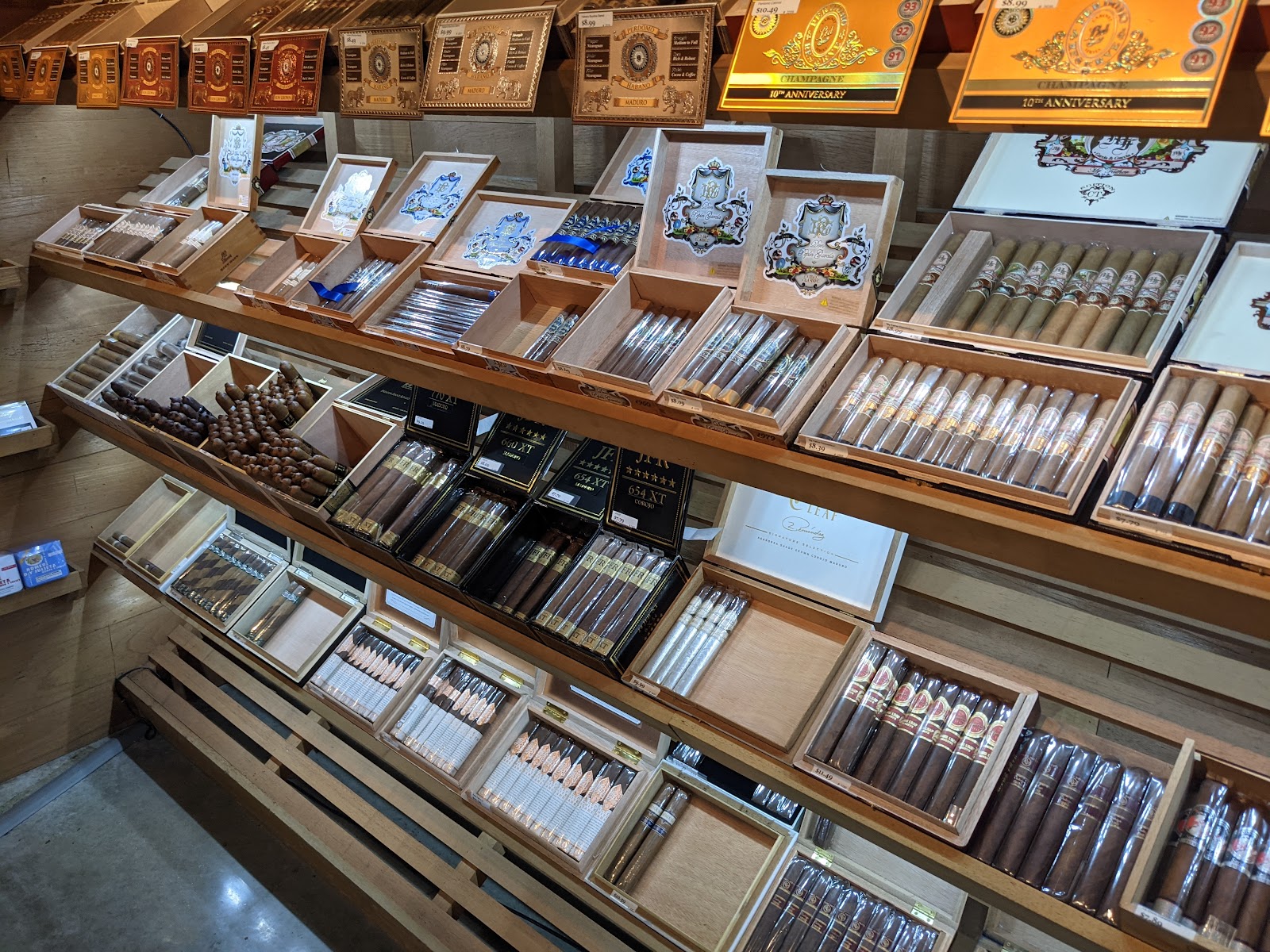 En Fuego Tobacco Shop - Frisco, TX photo 3
