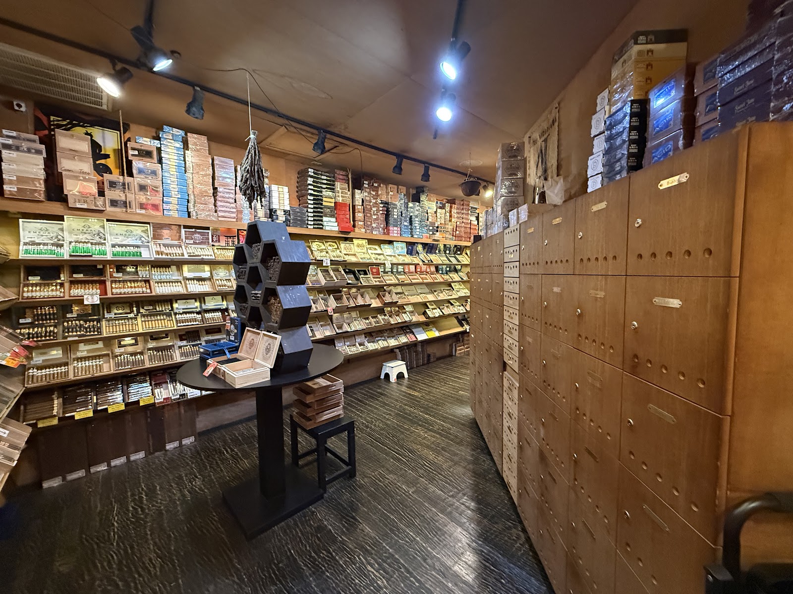En Fuego Tobacco Shop (HQ) photo 5