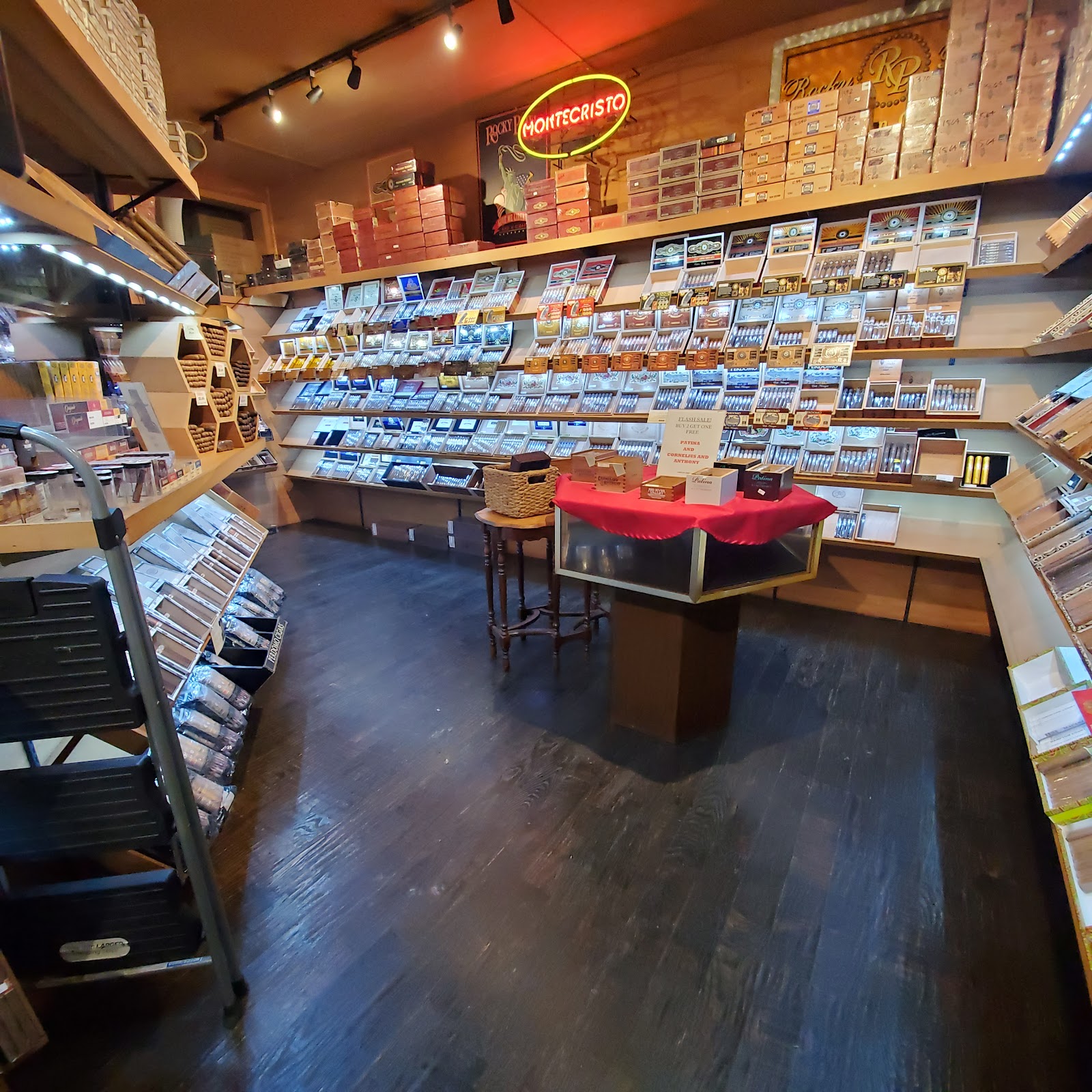 En Fuego Tobacco Shop - Murphy, TX photo 5
