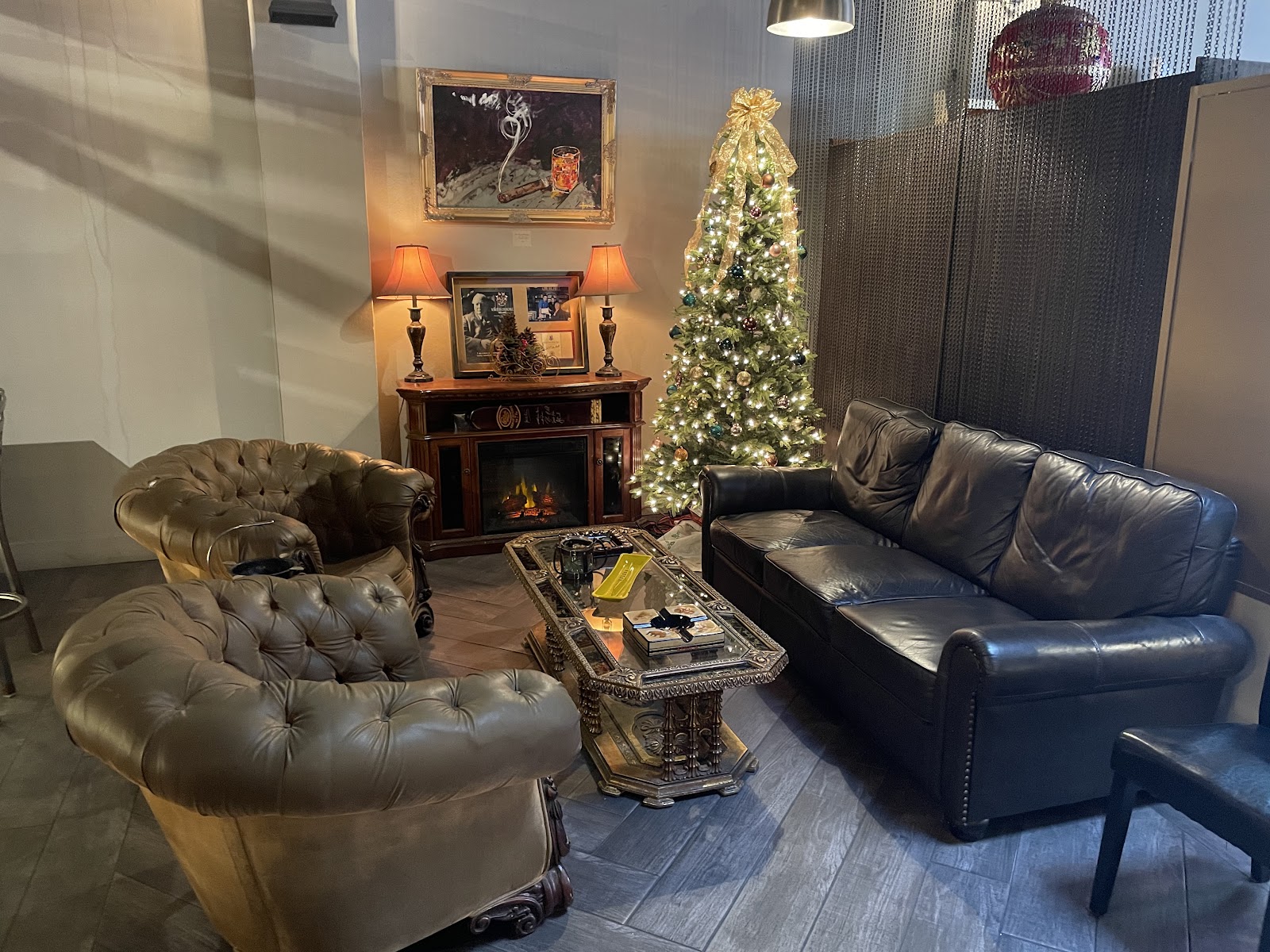 Executive Cigar Shop & Lounge photo 4