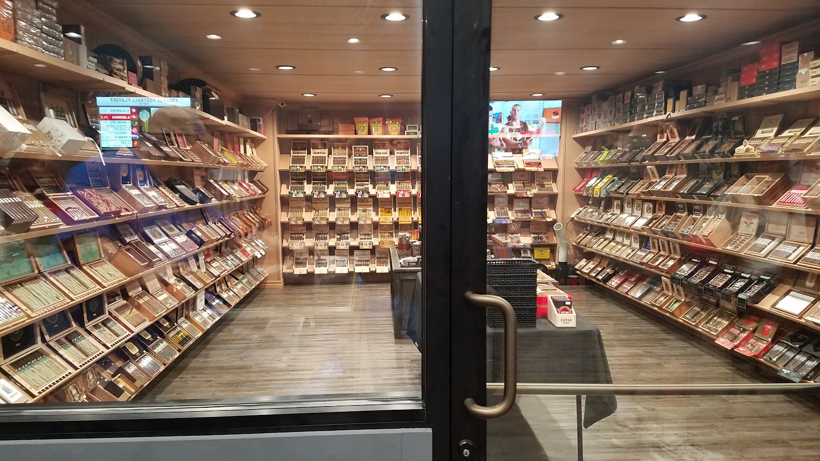 FatAsh Cigar Lounge photo 2
