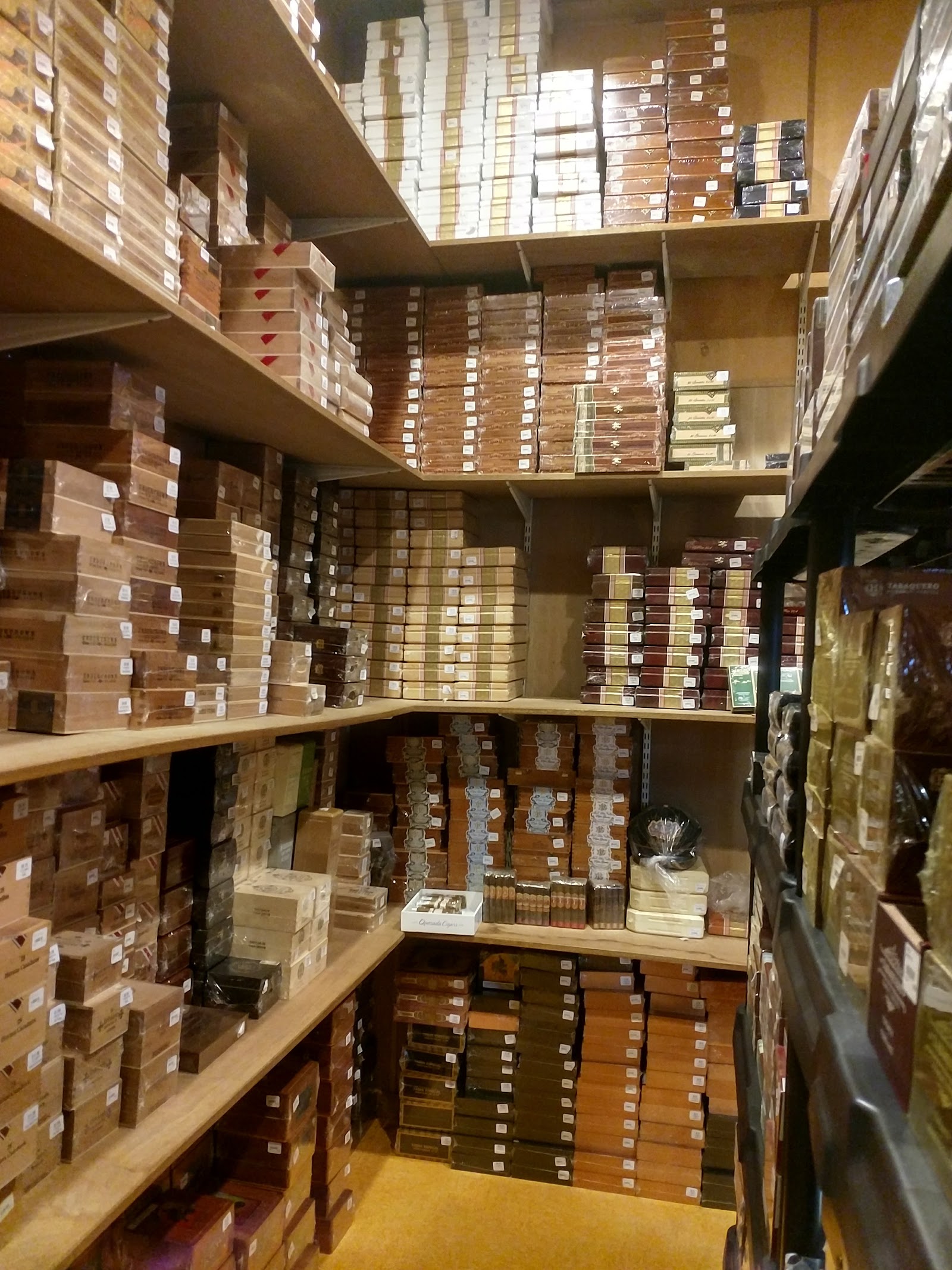 Federal Cigar - Epping, NH photo 6