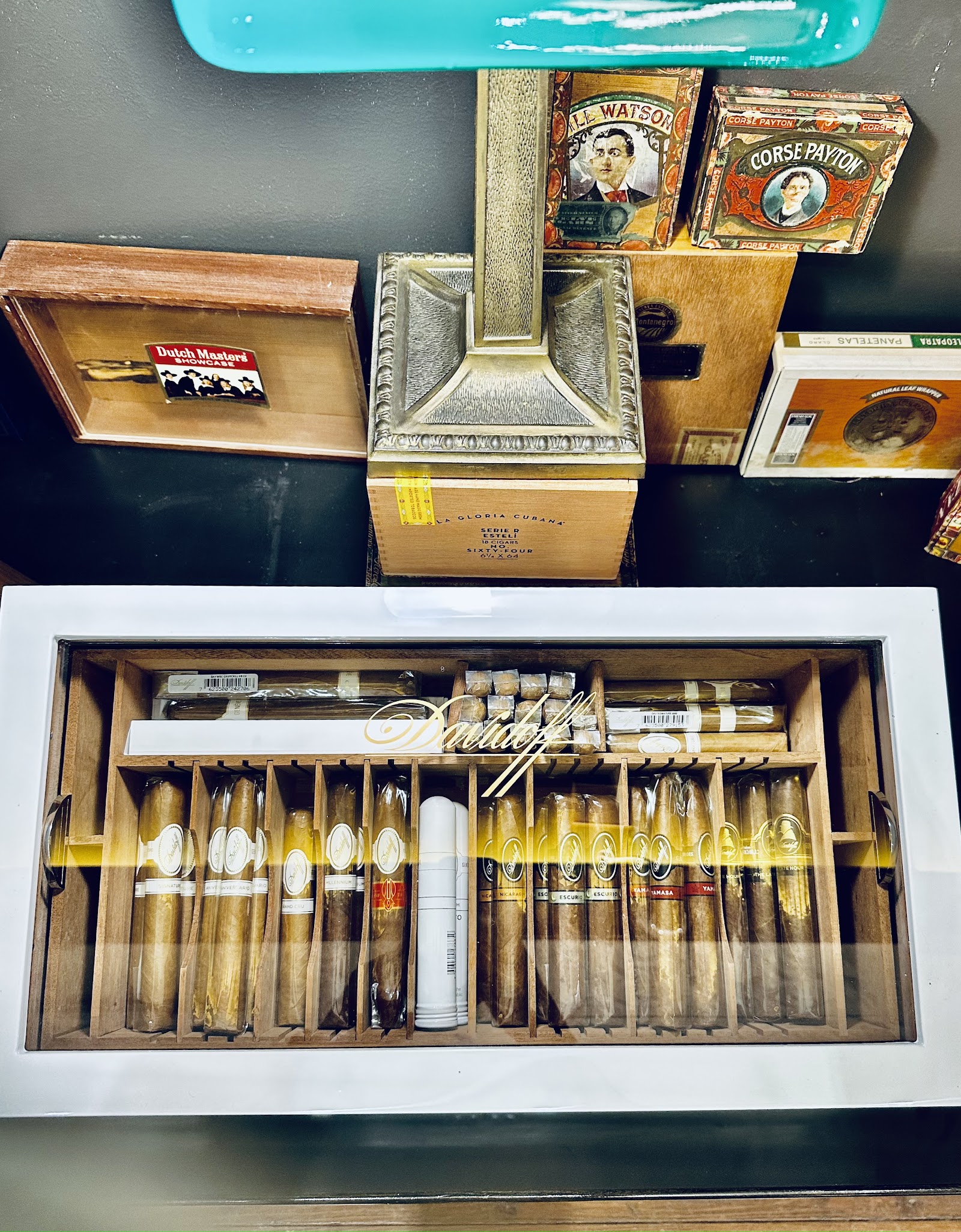 Flyertimer Continental Cigar Lounge