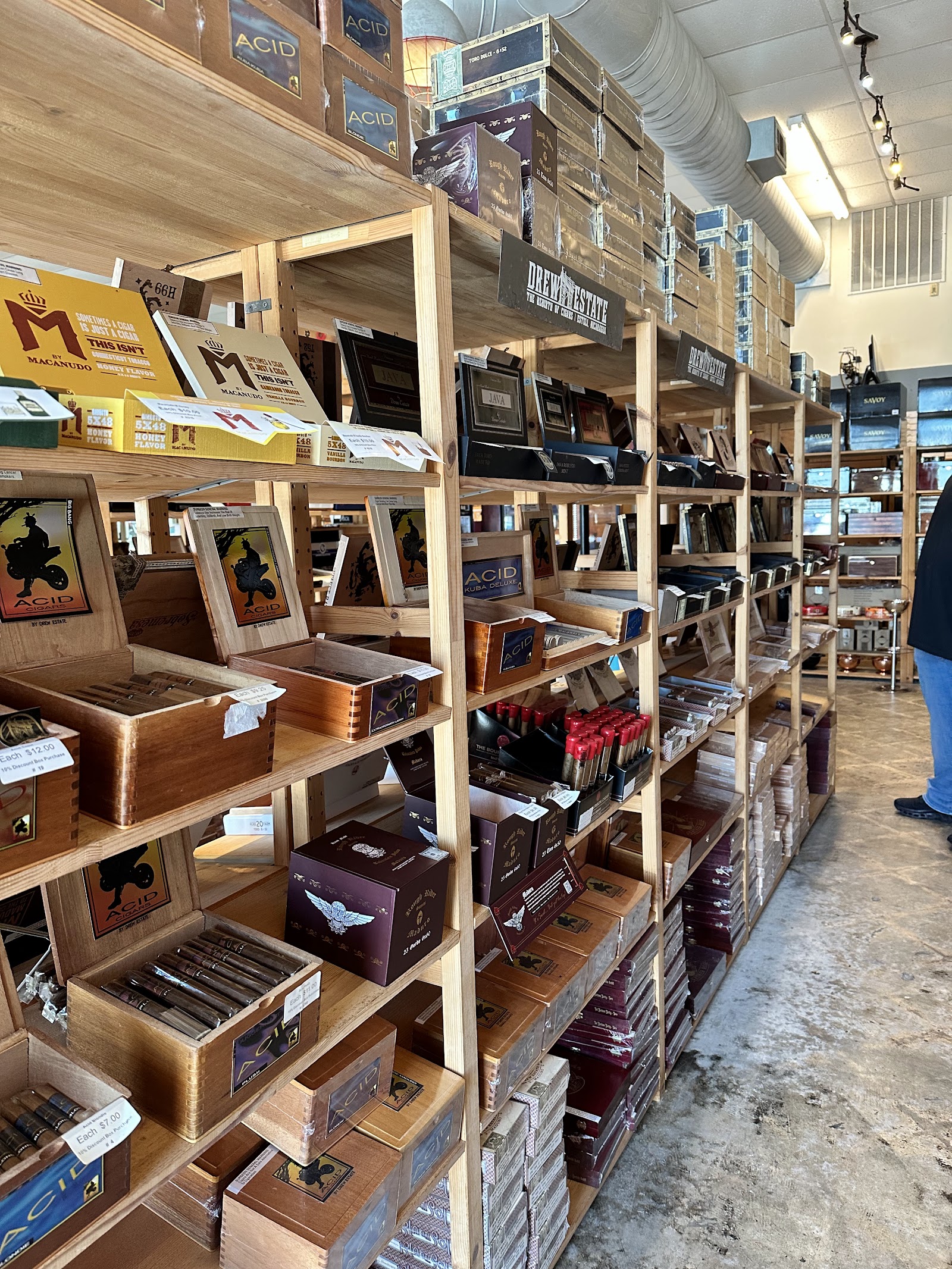 Fogue & Bates Cigar Warehouse photo 2