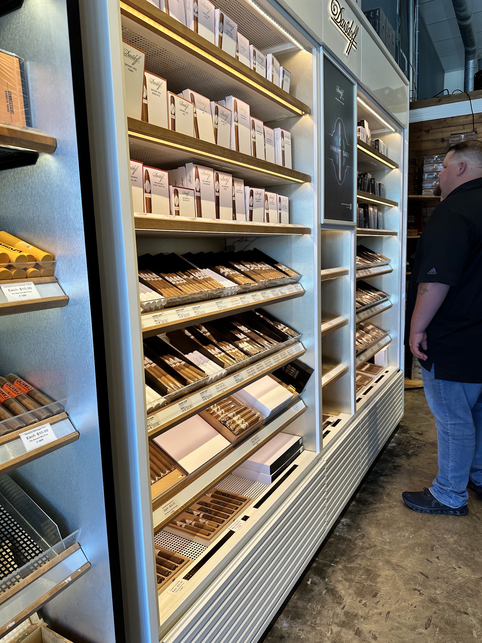 Fogue & Bates Cigar Warehouse photo 3