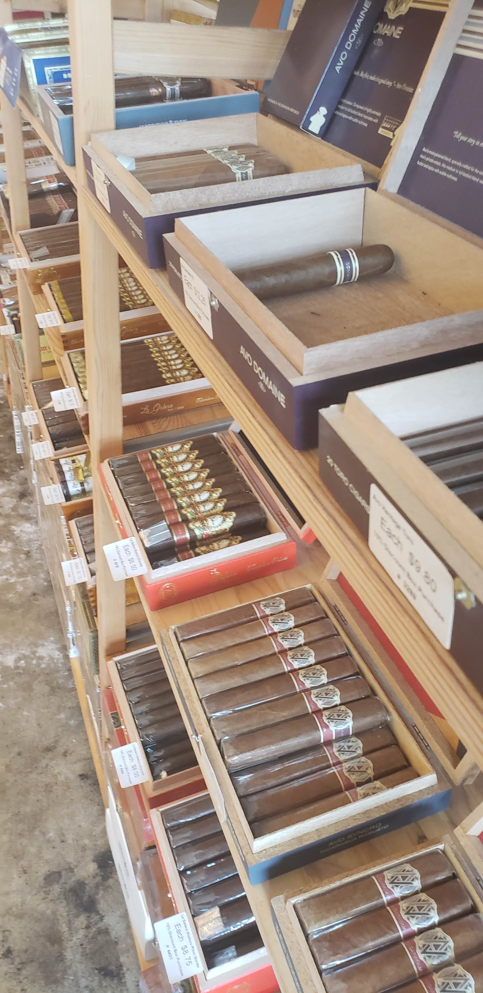 Fogue & Bates Cigar Warehouse photo 4