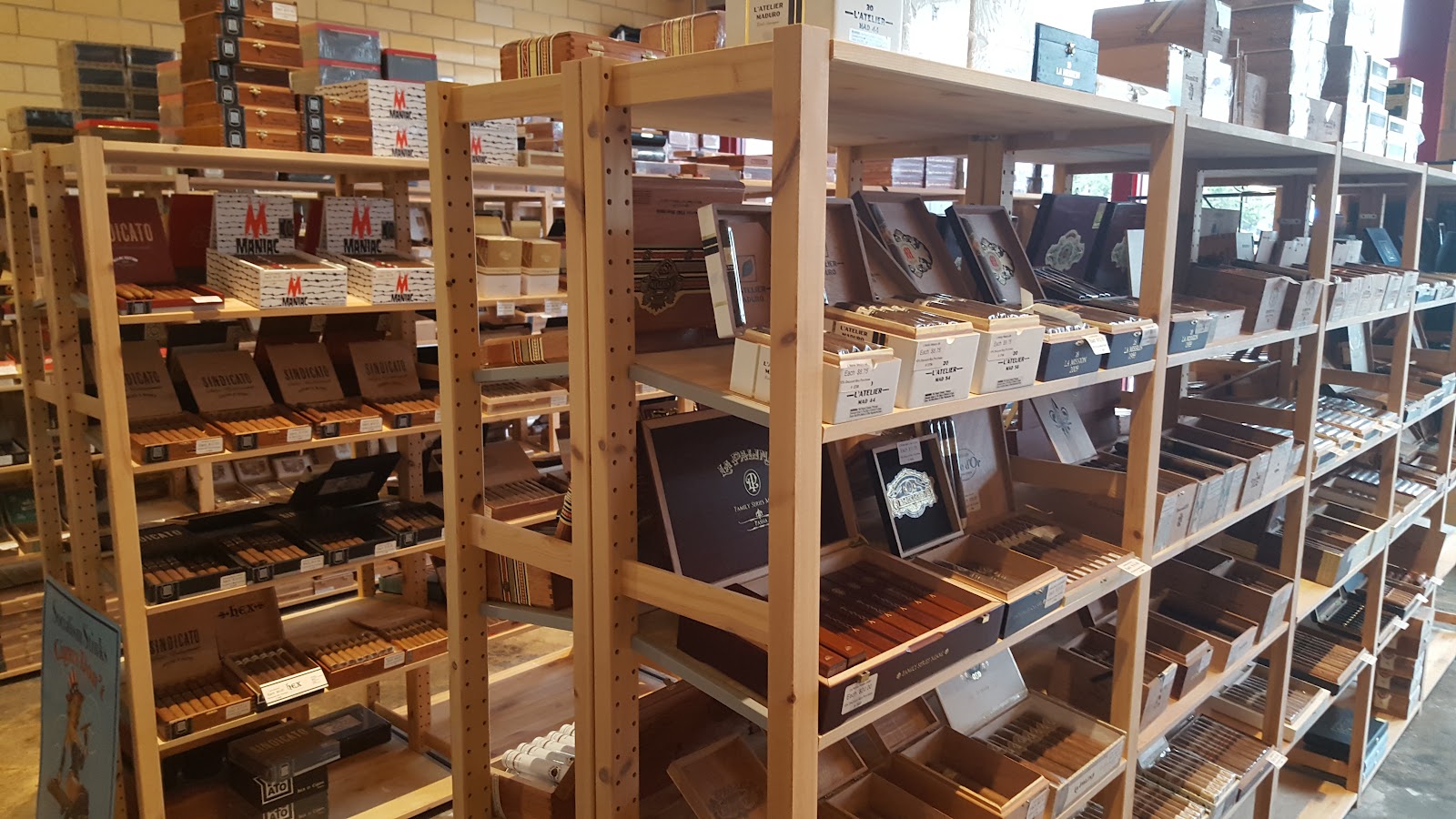 Fogue & Bates Cigar Warehouse photo 8