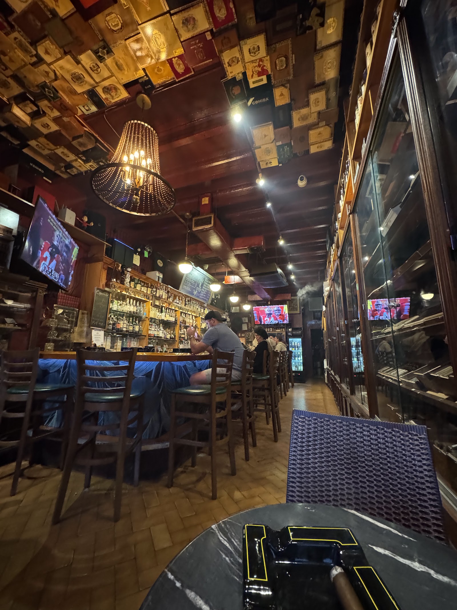 Macabi Cigar Bar photo 4