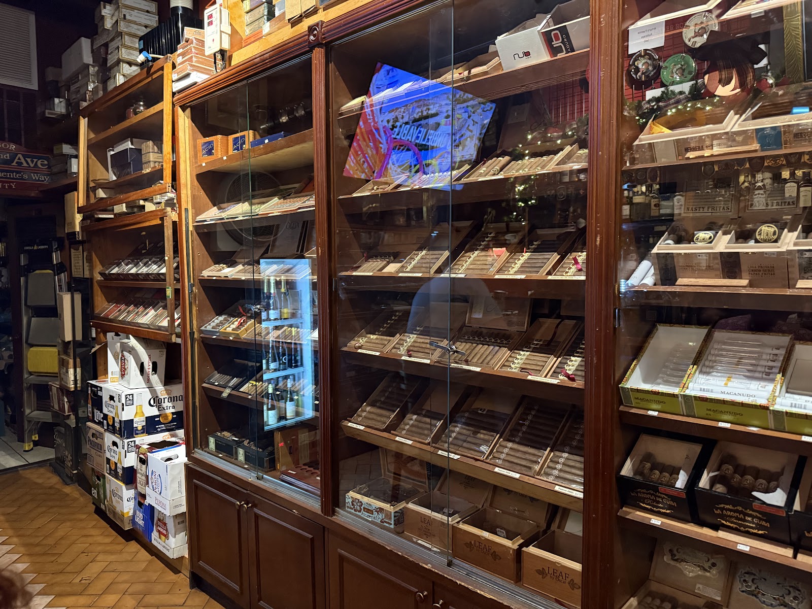 Macabi Cigar Bar photo 6