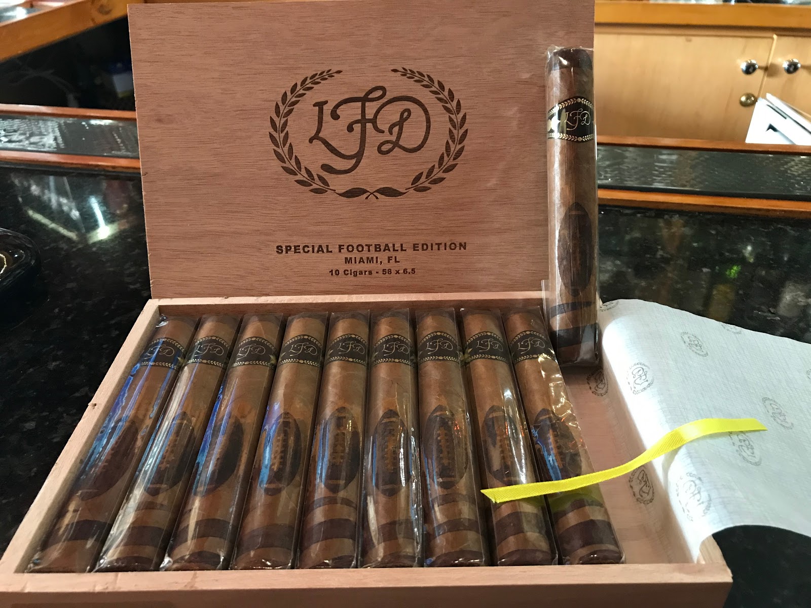 Macabi Cigar Bar photo 8