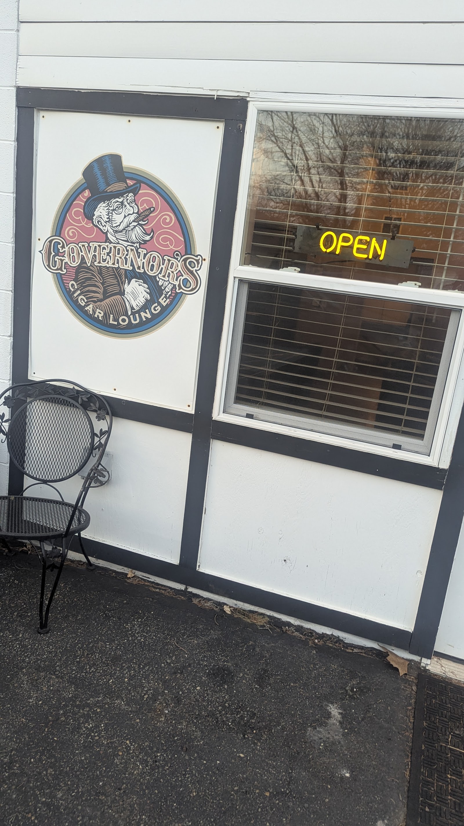 Governors Cigar Lounge East