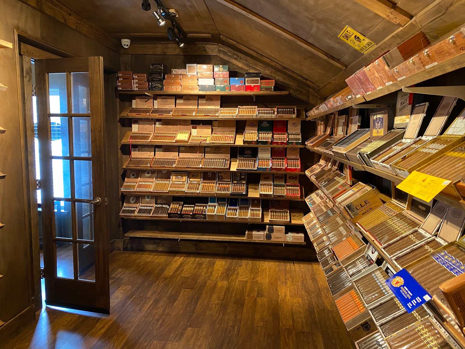 Governors Cigar Lounge East photo 7