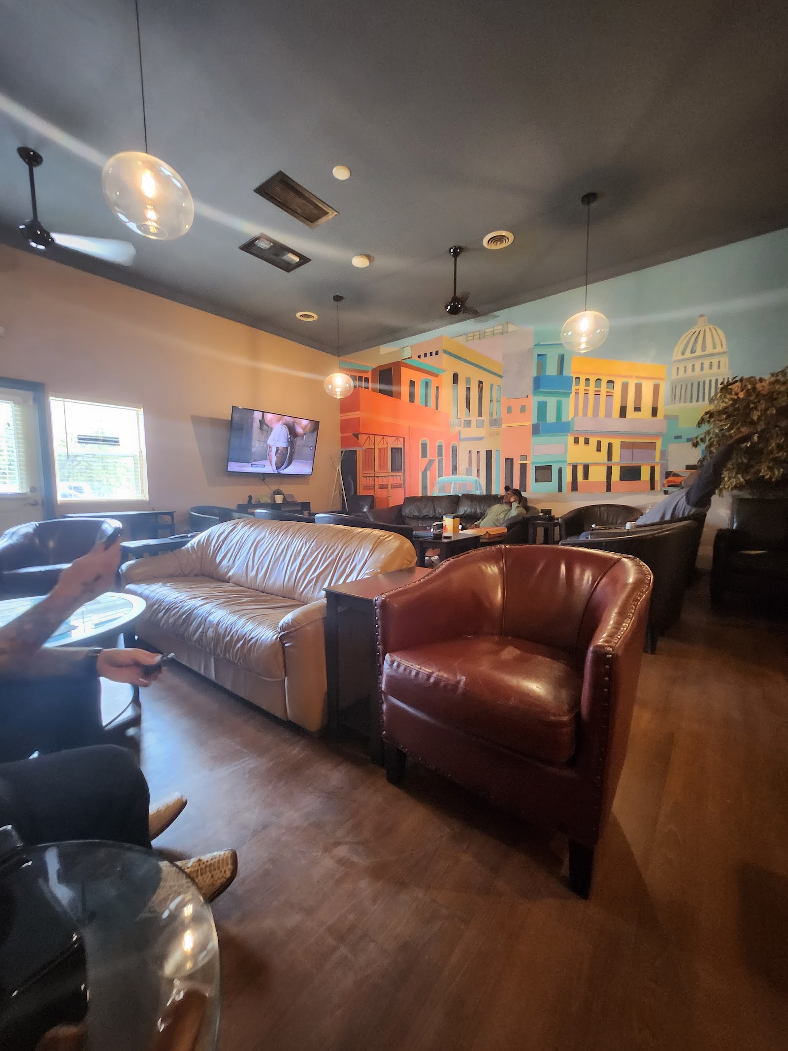 Governors Cigar Lounge East photo 8