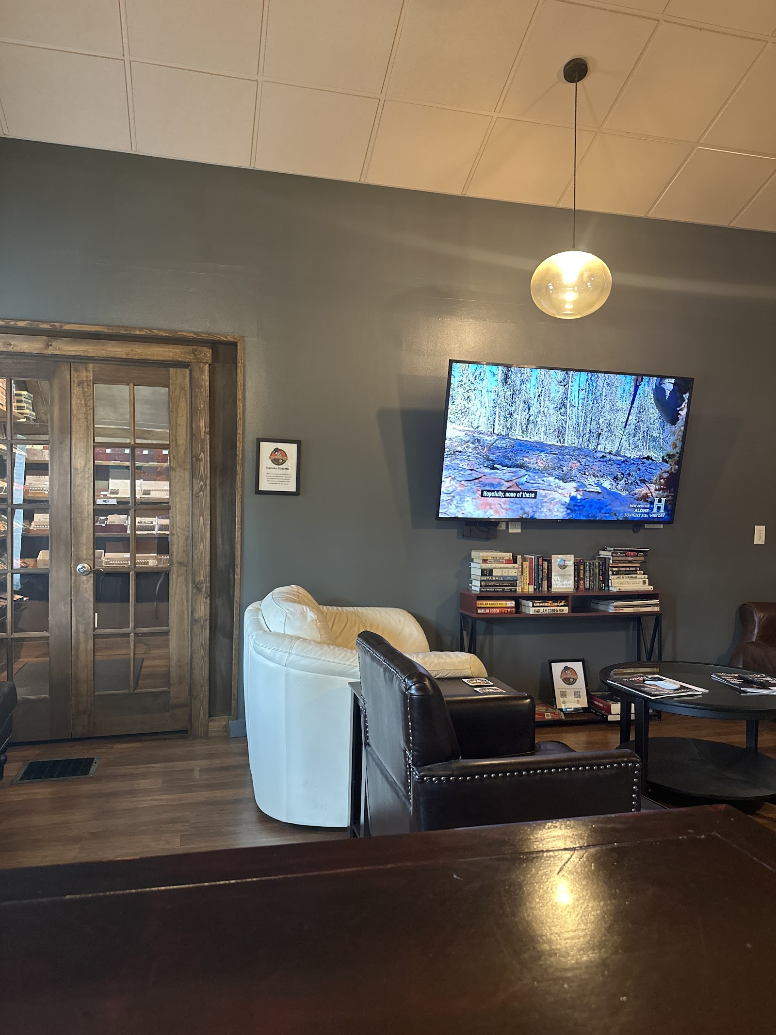 Governors Cigar Lounge East photo 9