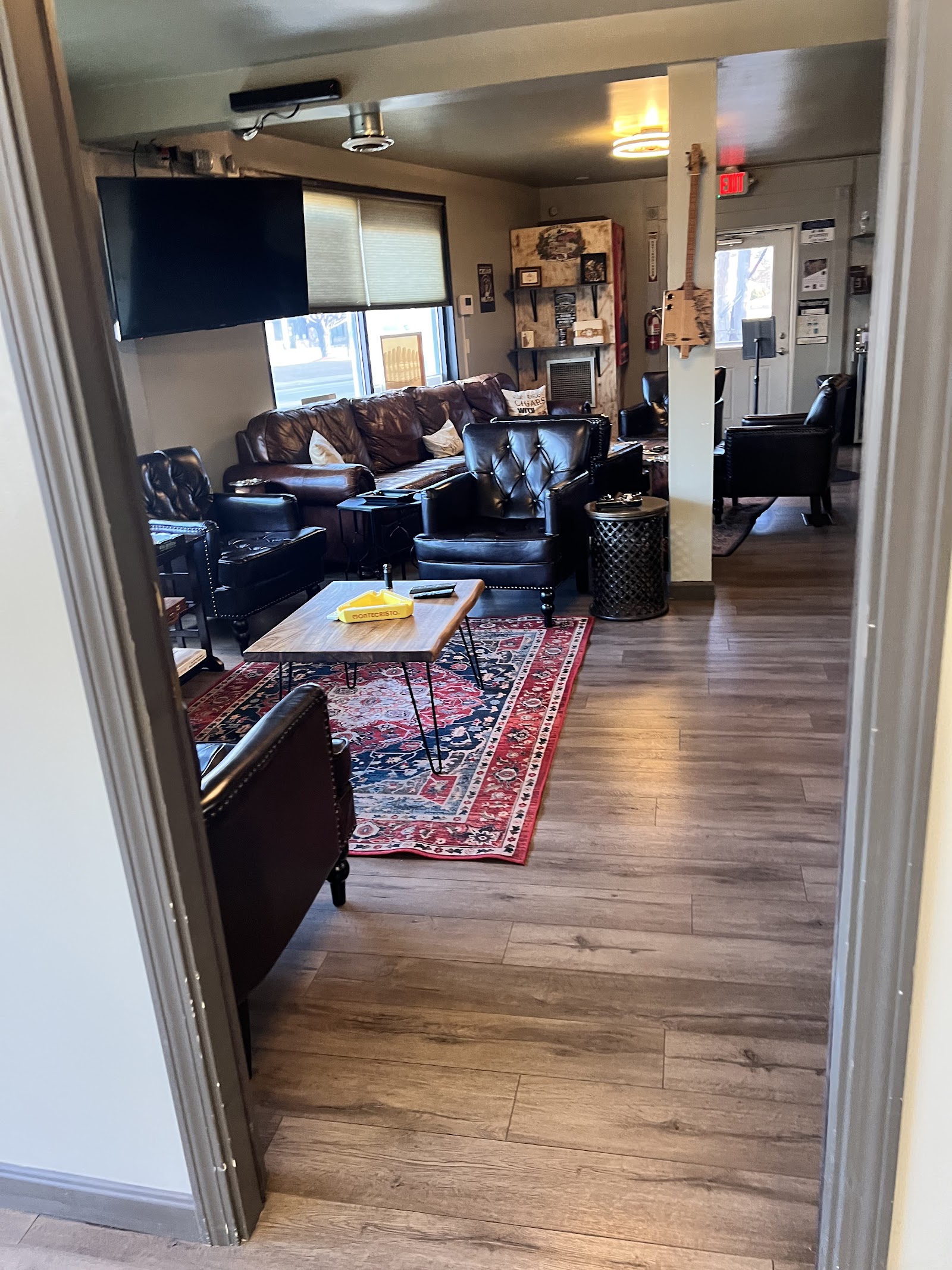 Grumpy's Cigars and Lounge photo 4