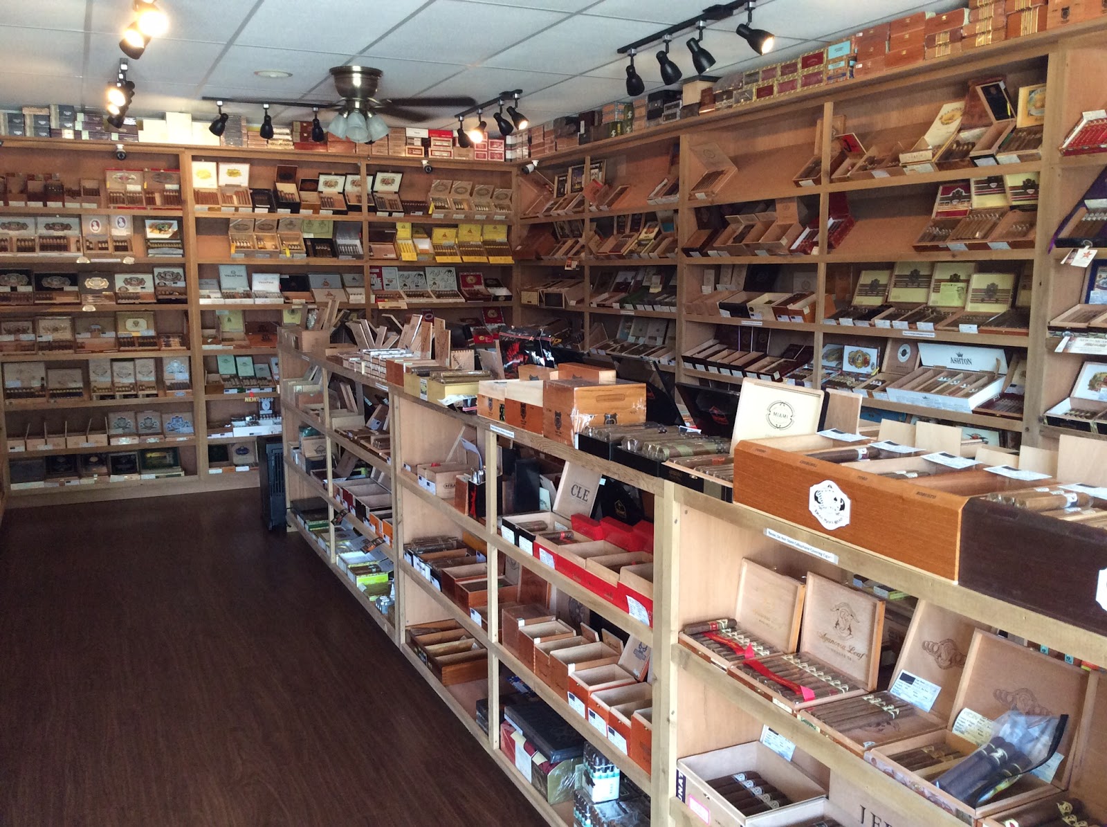 Habana Port Cigar Merchants (HQ) photo 4