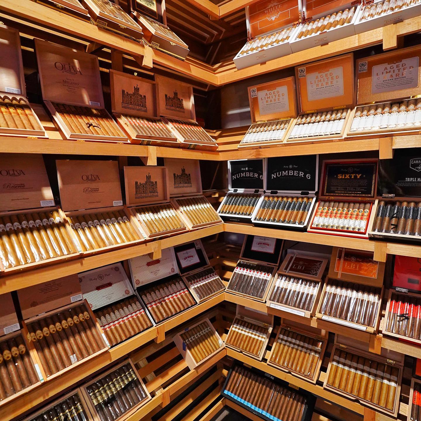 Hecho a Mano Cigar Lounge photo 4