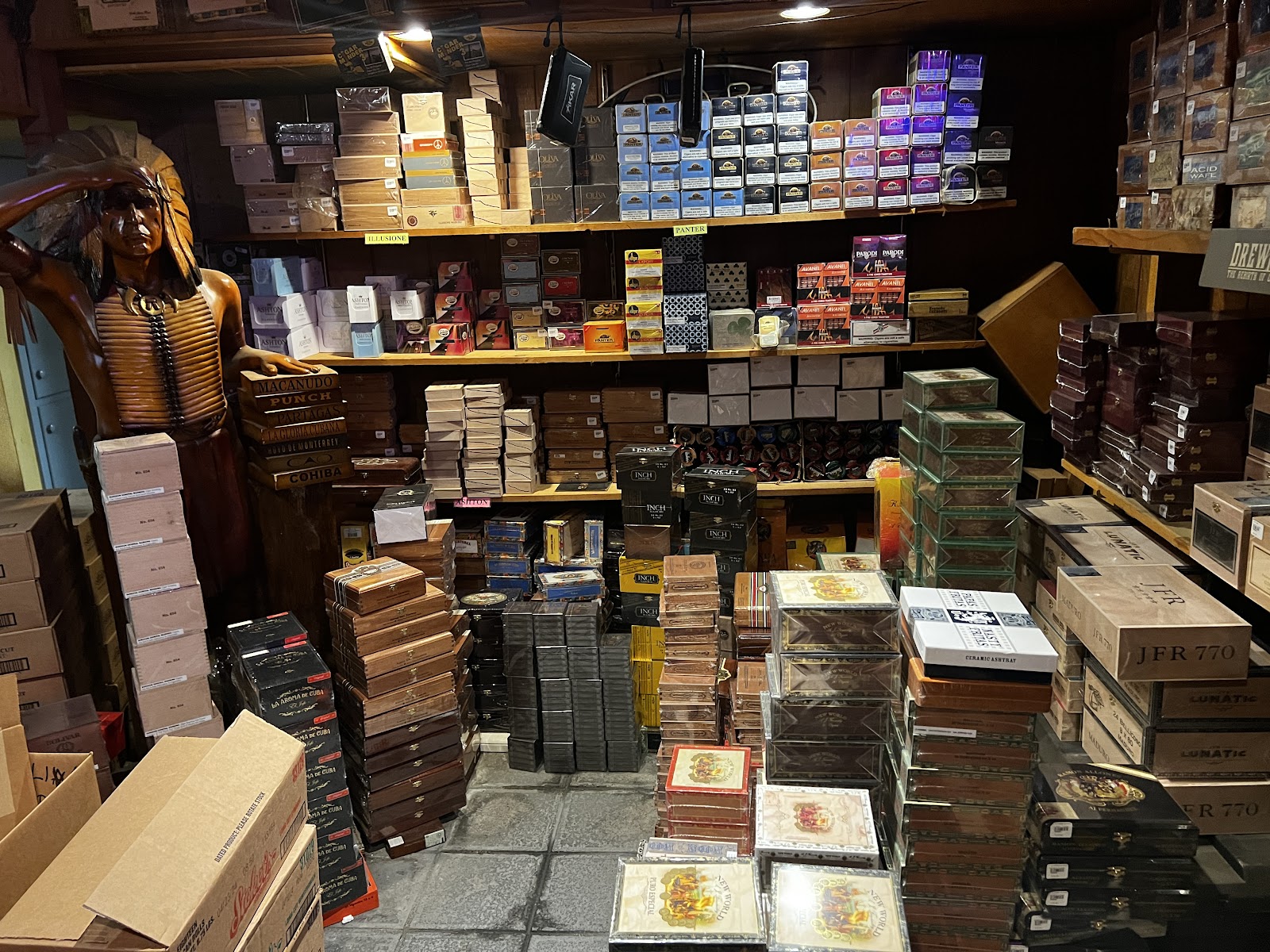 Hiland's Cigars photo 8
