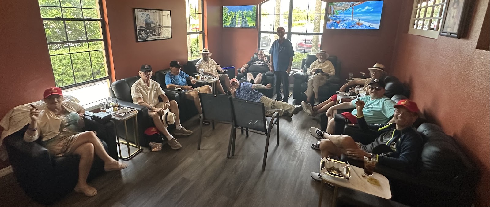 Holy Sh'mokes Cigar & Wine Lounge photo 3