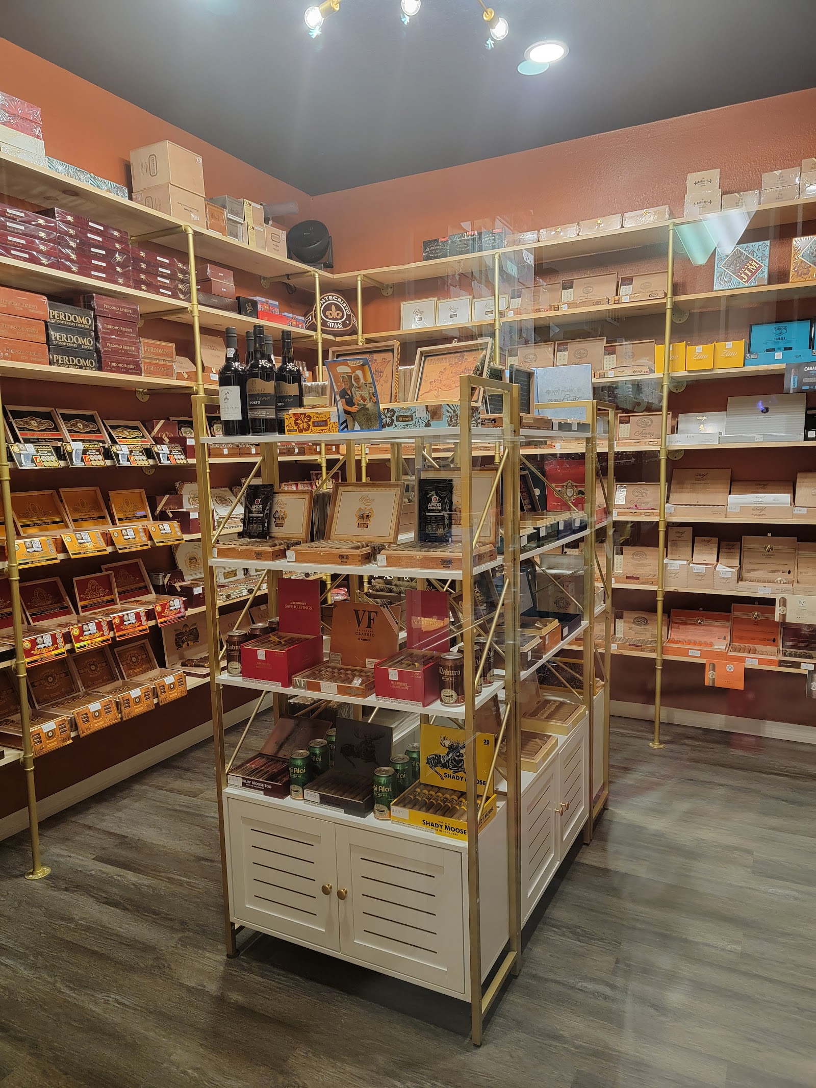 Holy Sh'mokes Cigar & Wine Lounge photo 4