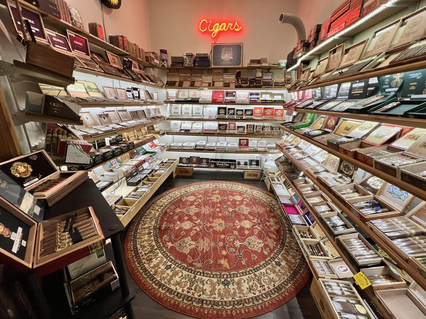 Holy Smoke Cigar Cafe photo 2