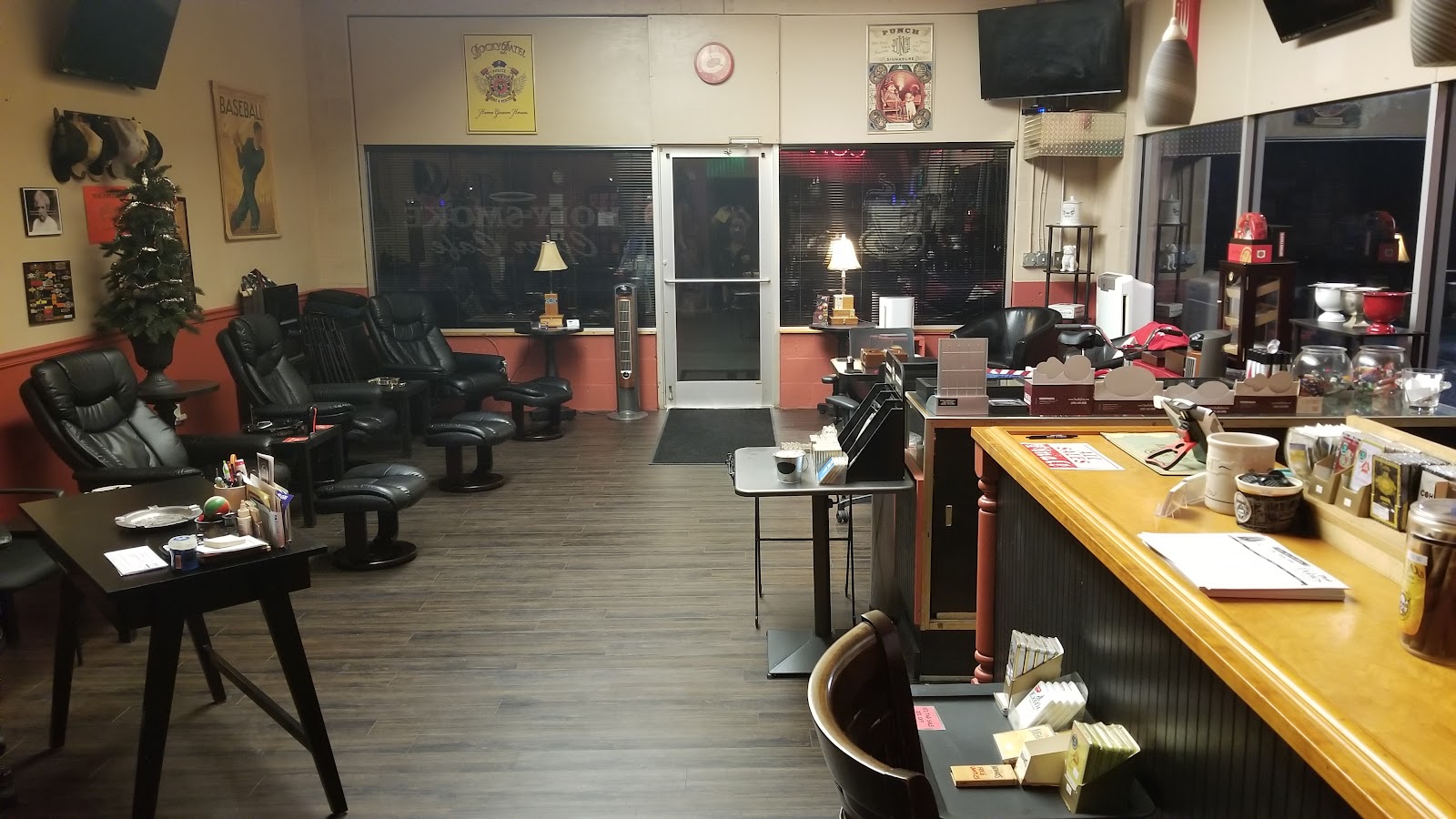 Holy Smoke Cigar Cafe photo 3
