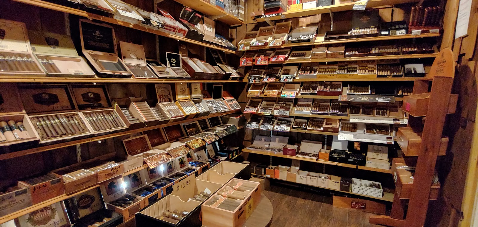 Hott Ashes Cigar Lounge photo 8