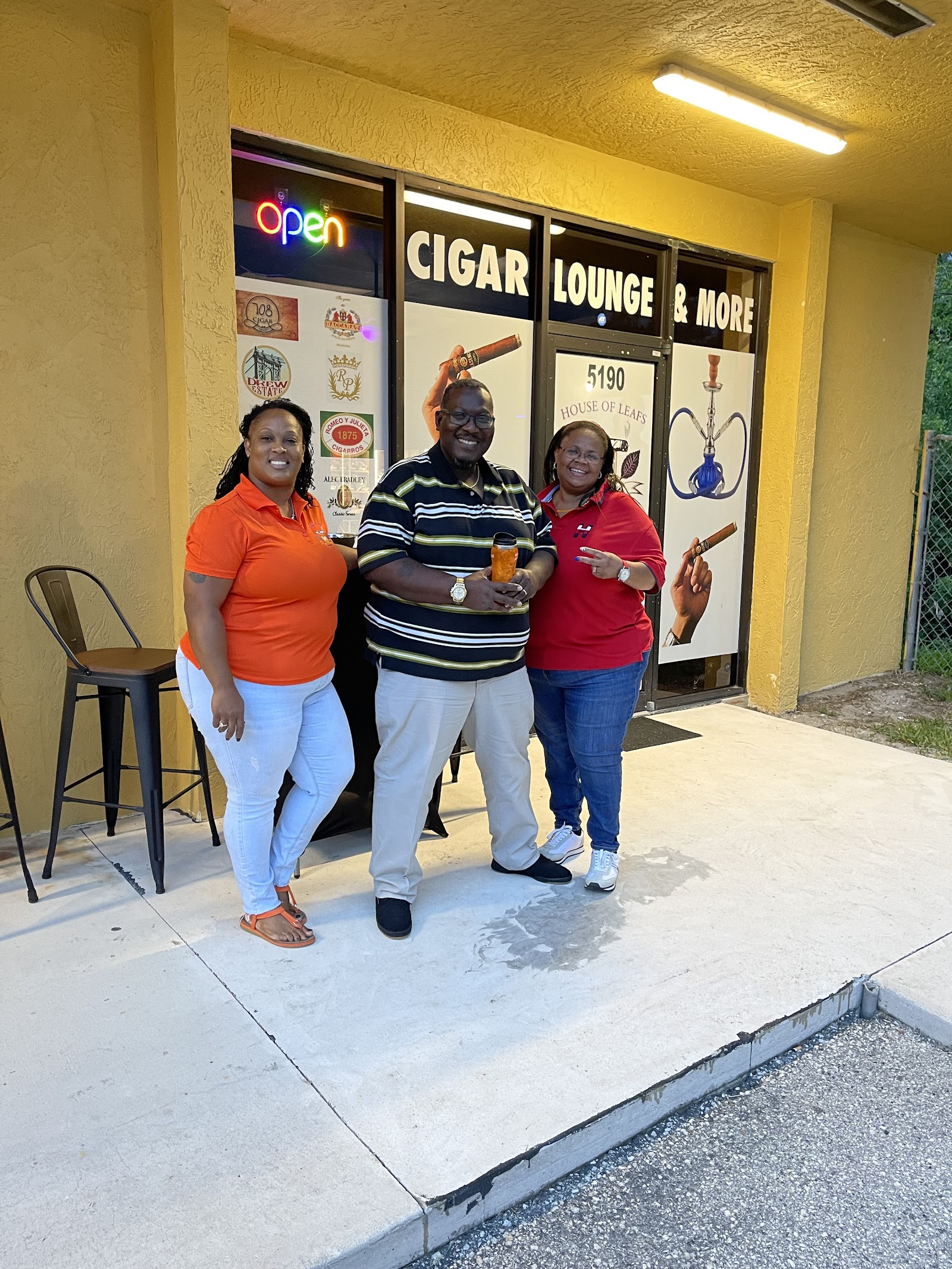 House of Leafs By Groovy Cigar Shop LLC photo 4