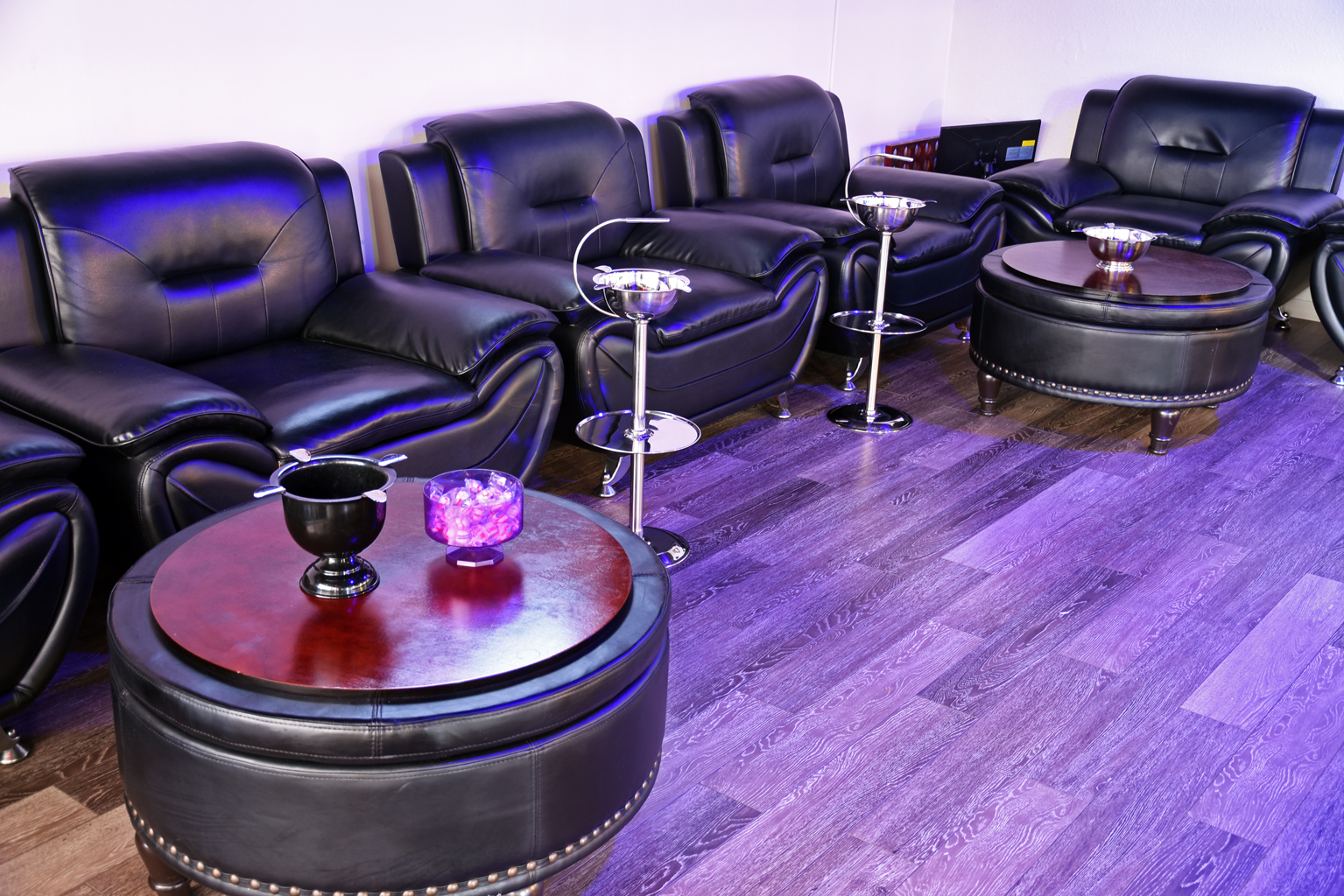 House of Leafs By Groovy Cigar Shop LLC photo 6