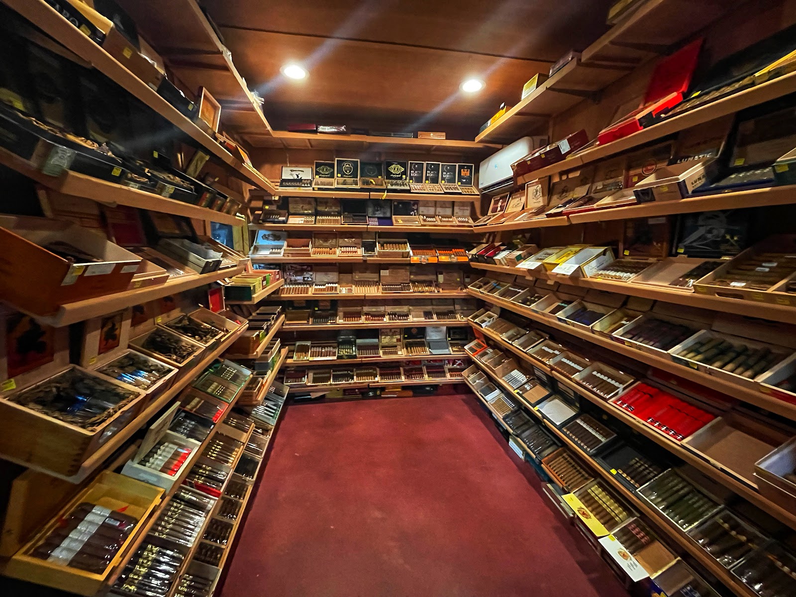 Humidor Cigar Lounge photo 2