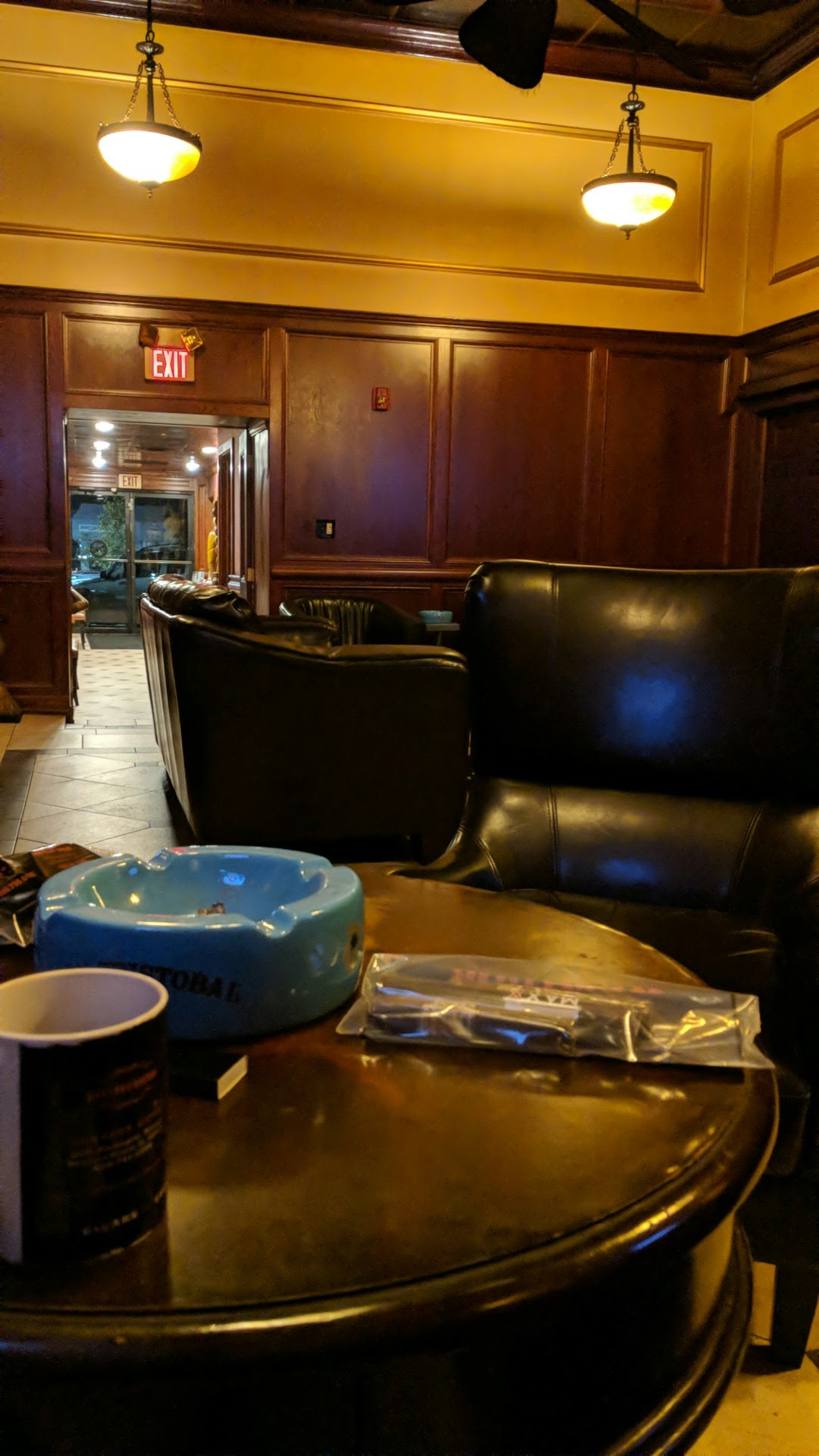 Humidor Cigar Lounge - Westmont (HQ) photo 4