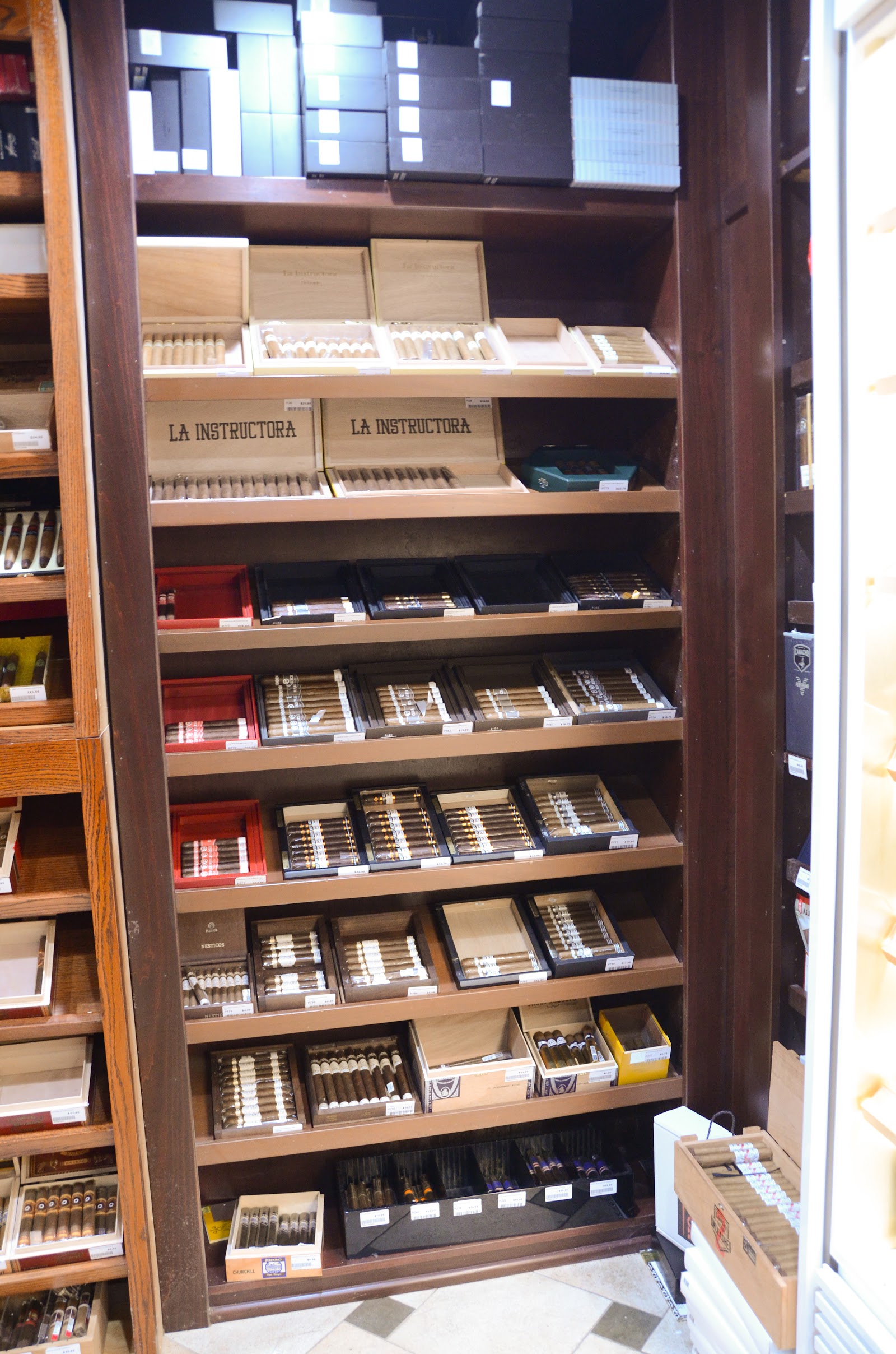 Humidor Cigar Lounge - Westmont (HQ) photo 6