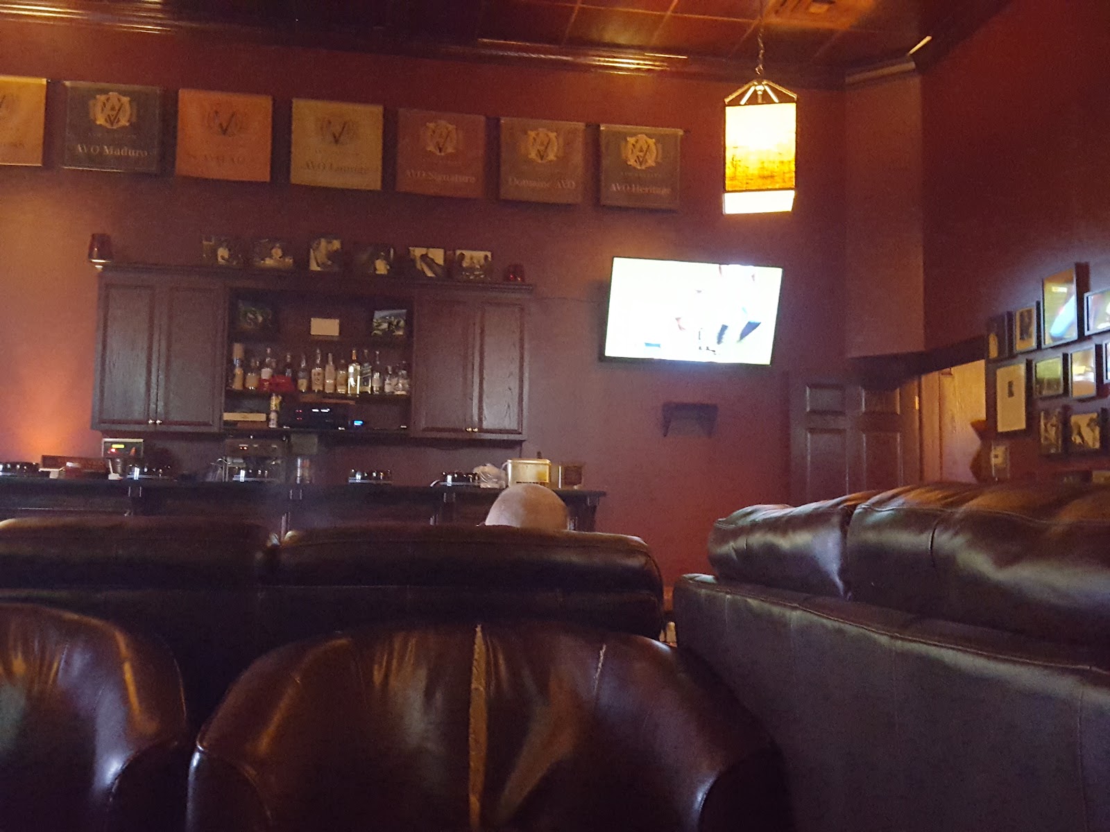 Humidor Cigar Lounge - Westmont (HQ) photo 7