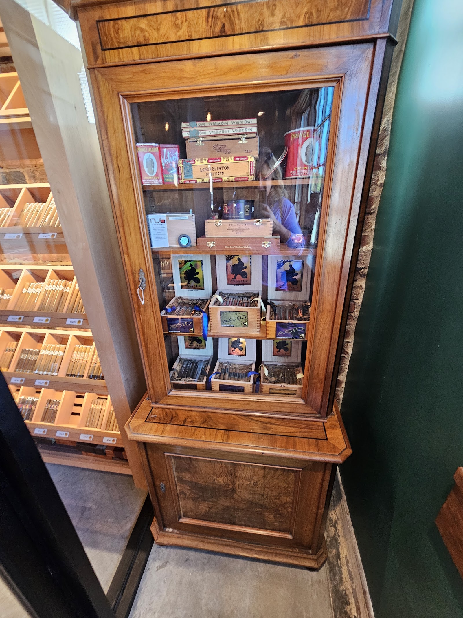 Hutch Humidor photo 5