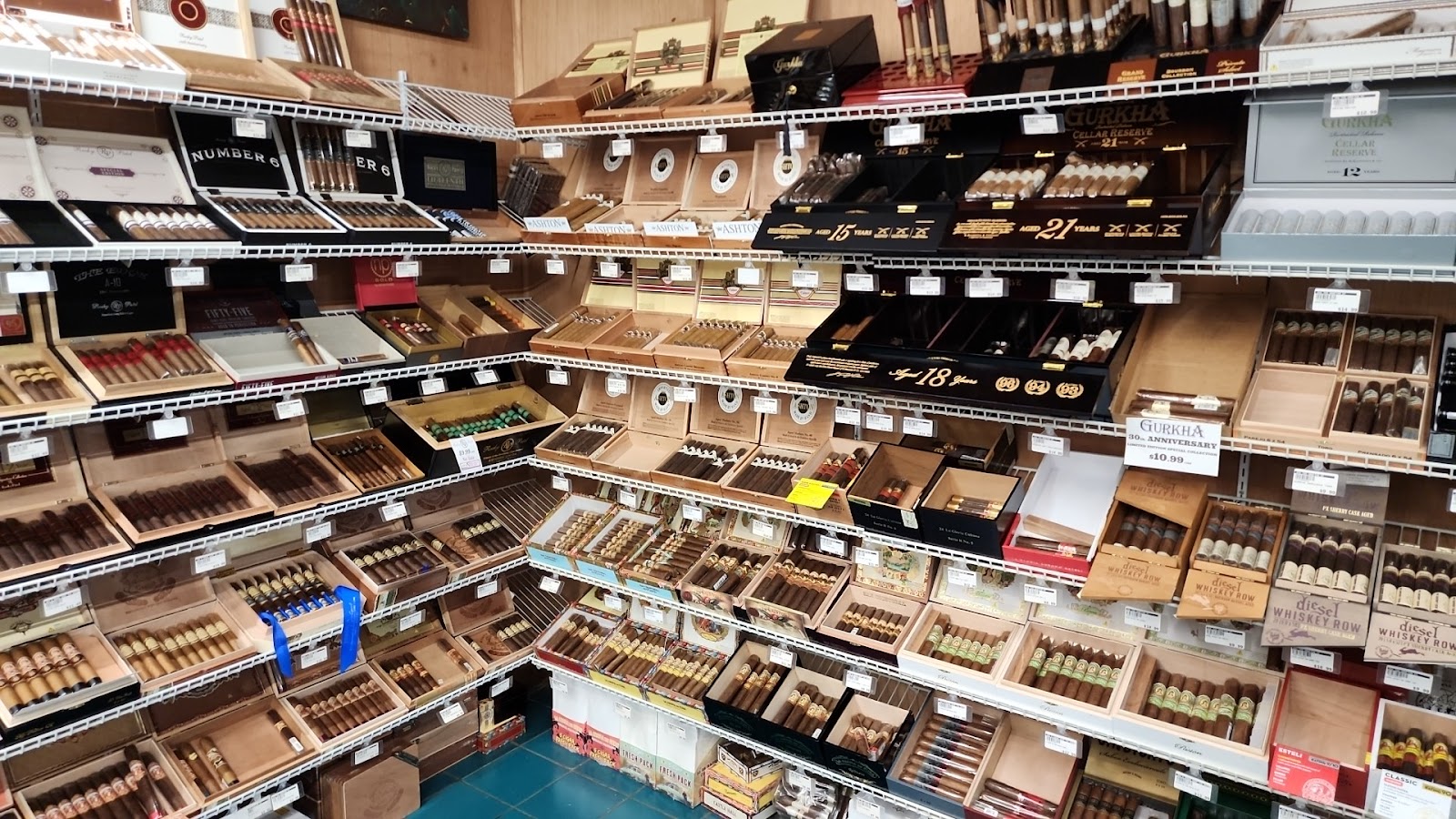 Jay's Smoke Shop photo 9