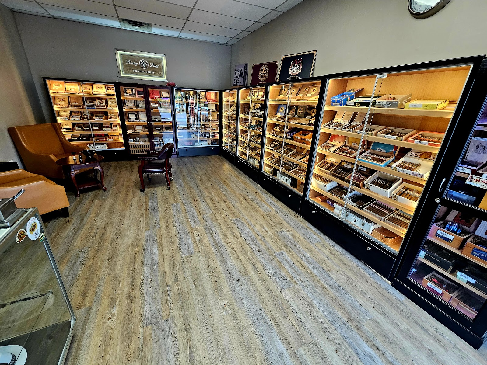 J&B Cigar Club Inc. photo 2