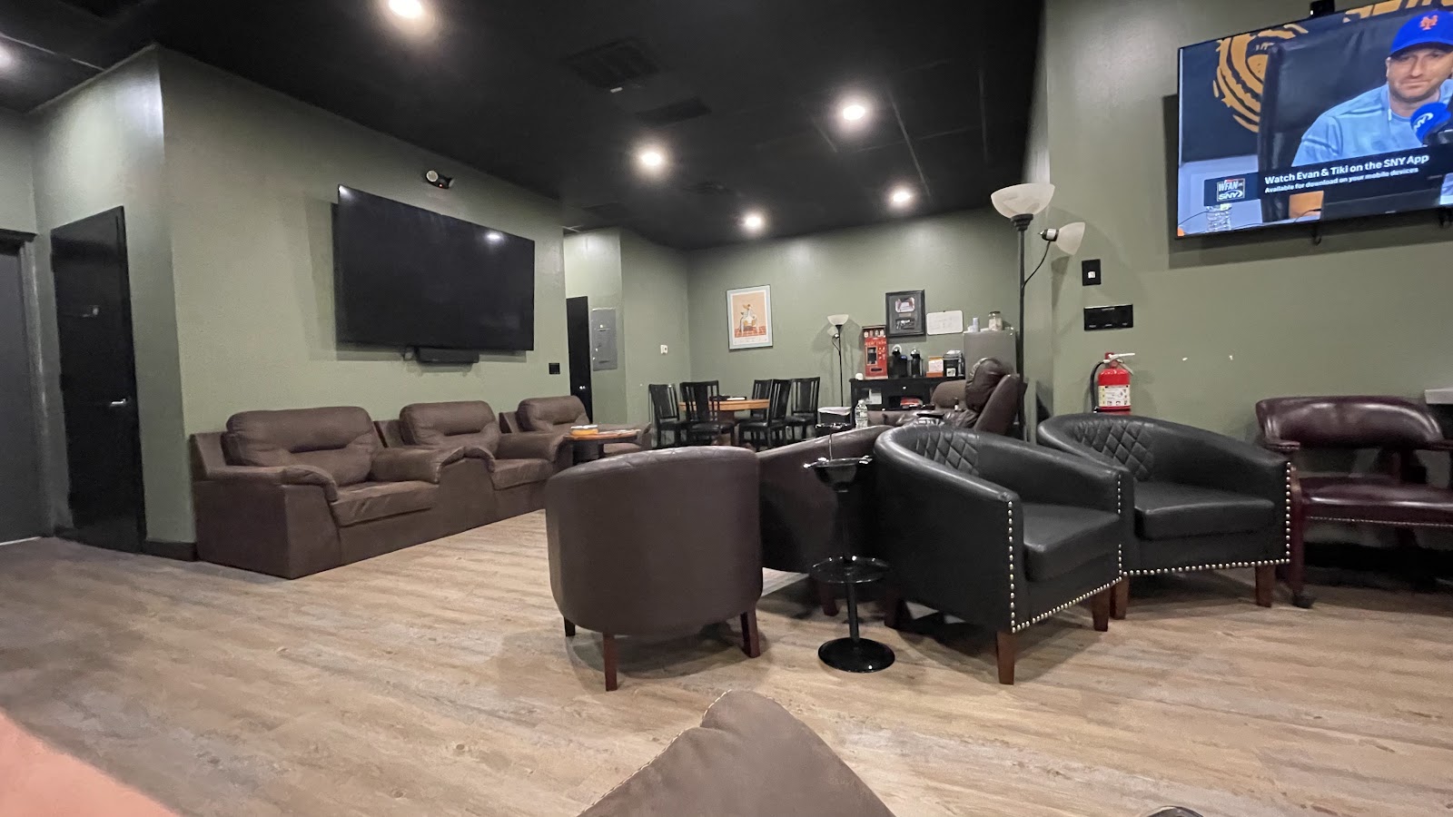 J&B Cigar Club Inc. photo 6