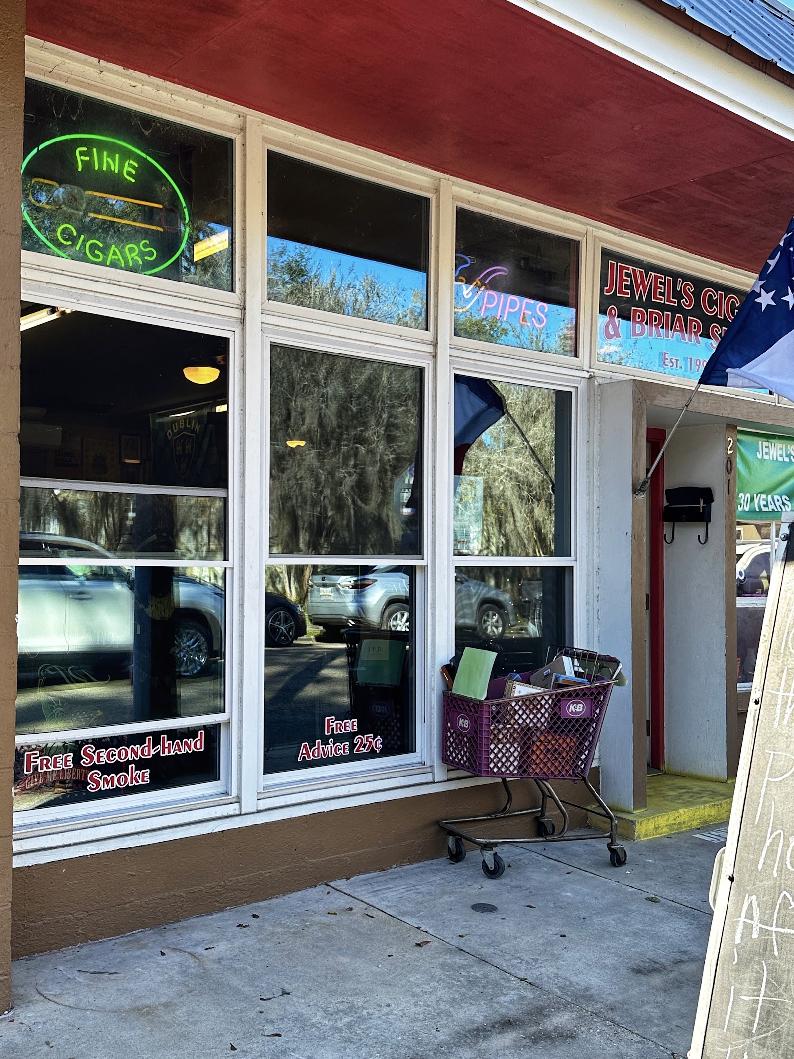 Jewel's Cigar & Briar Shop photo 4