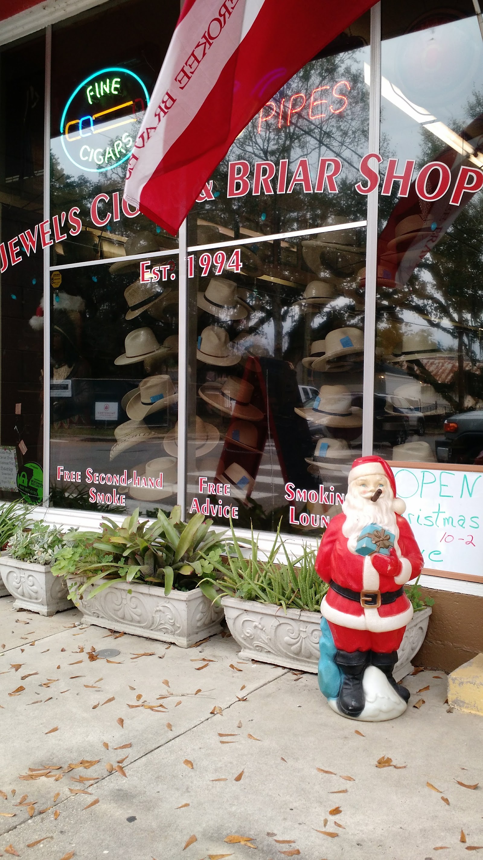 Jewel's Cigar & Briar Shop photo 6