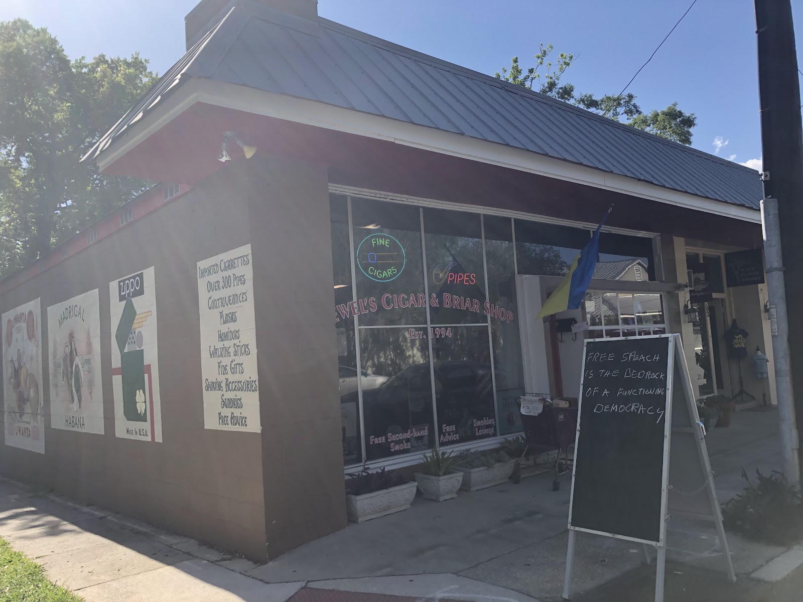 Jewel's Cigar & Briar Shop photo 7