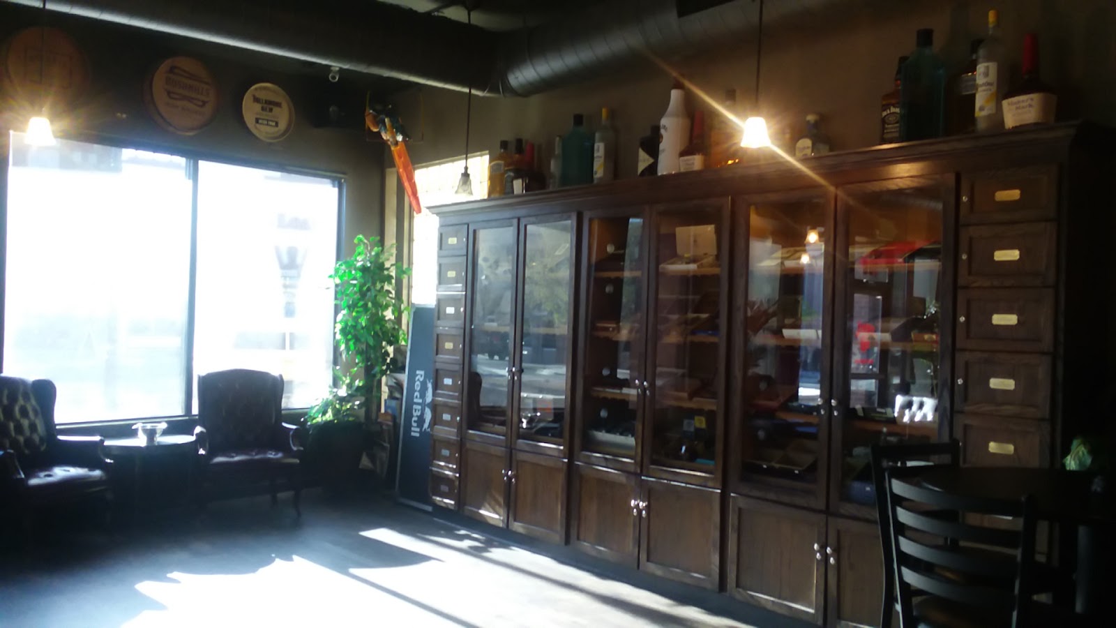 Jimmy G's Cigar Bar photo 10