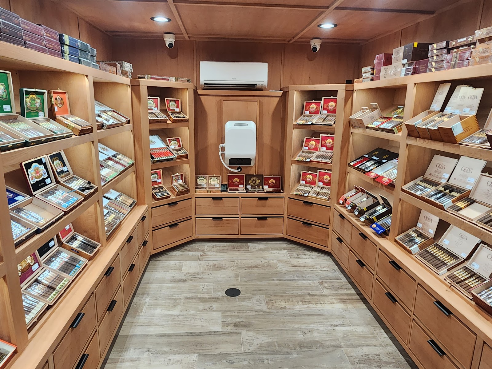 Joe's Cigar Room photo 4