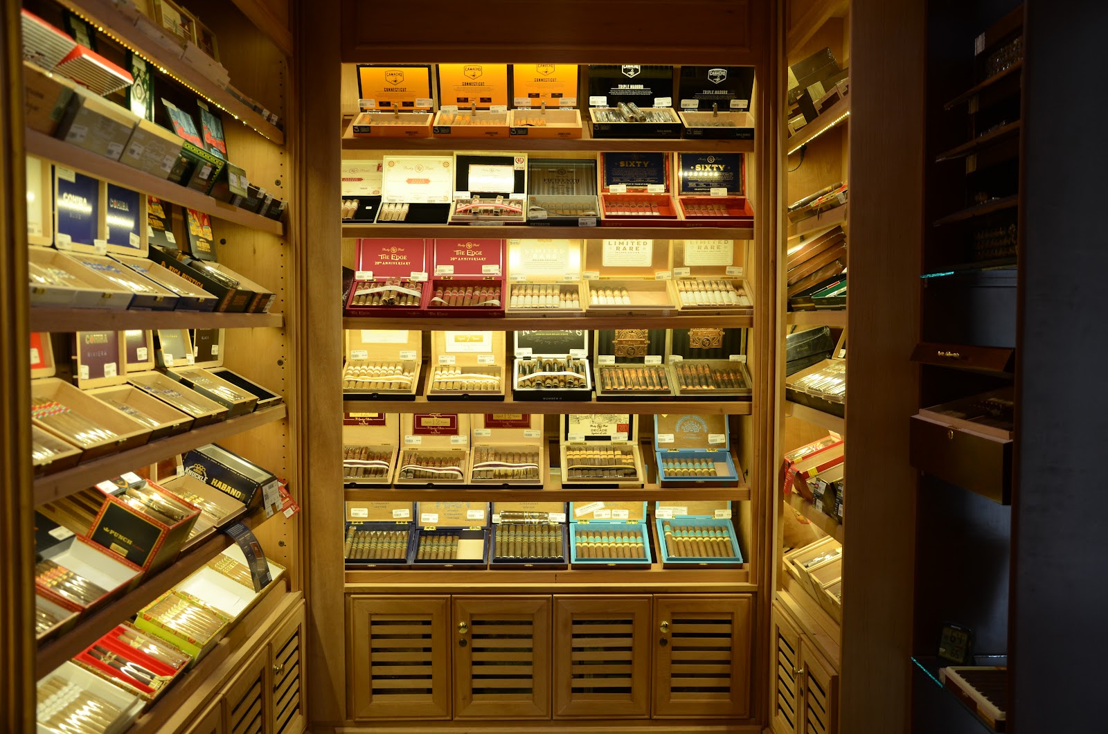 Joe's Cigar Room photo 9