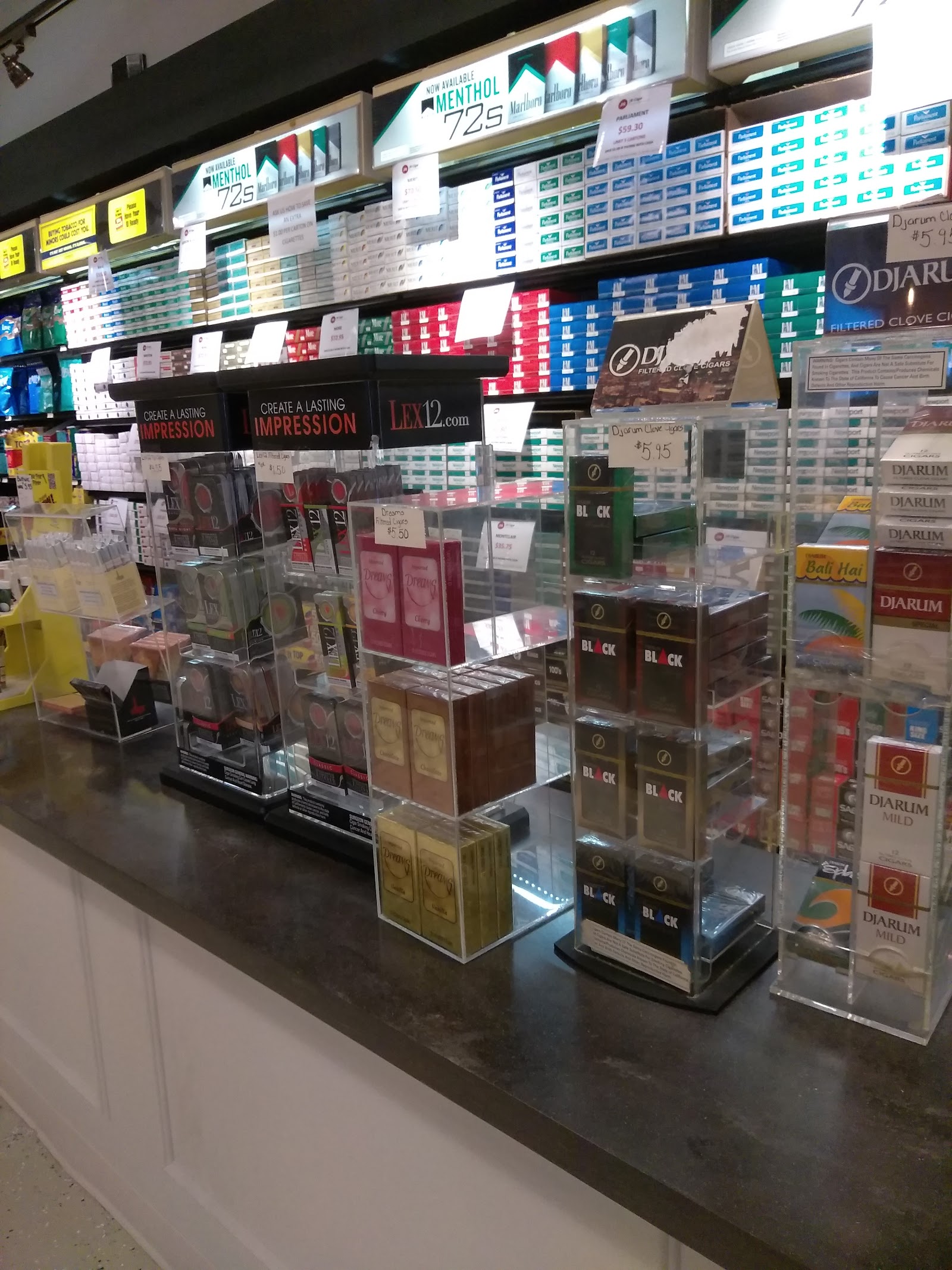 JR Cigar Outlet - Selma photo 8